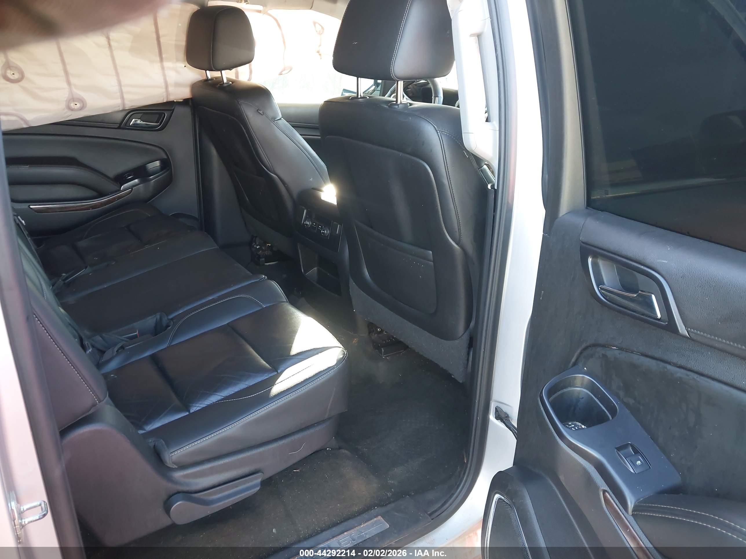 CHEVROLET SUBURBAN image 8