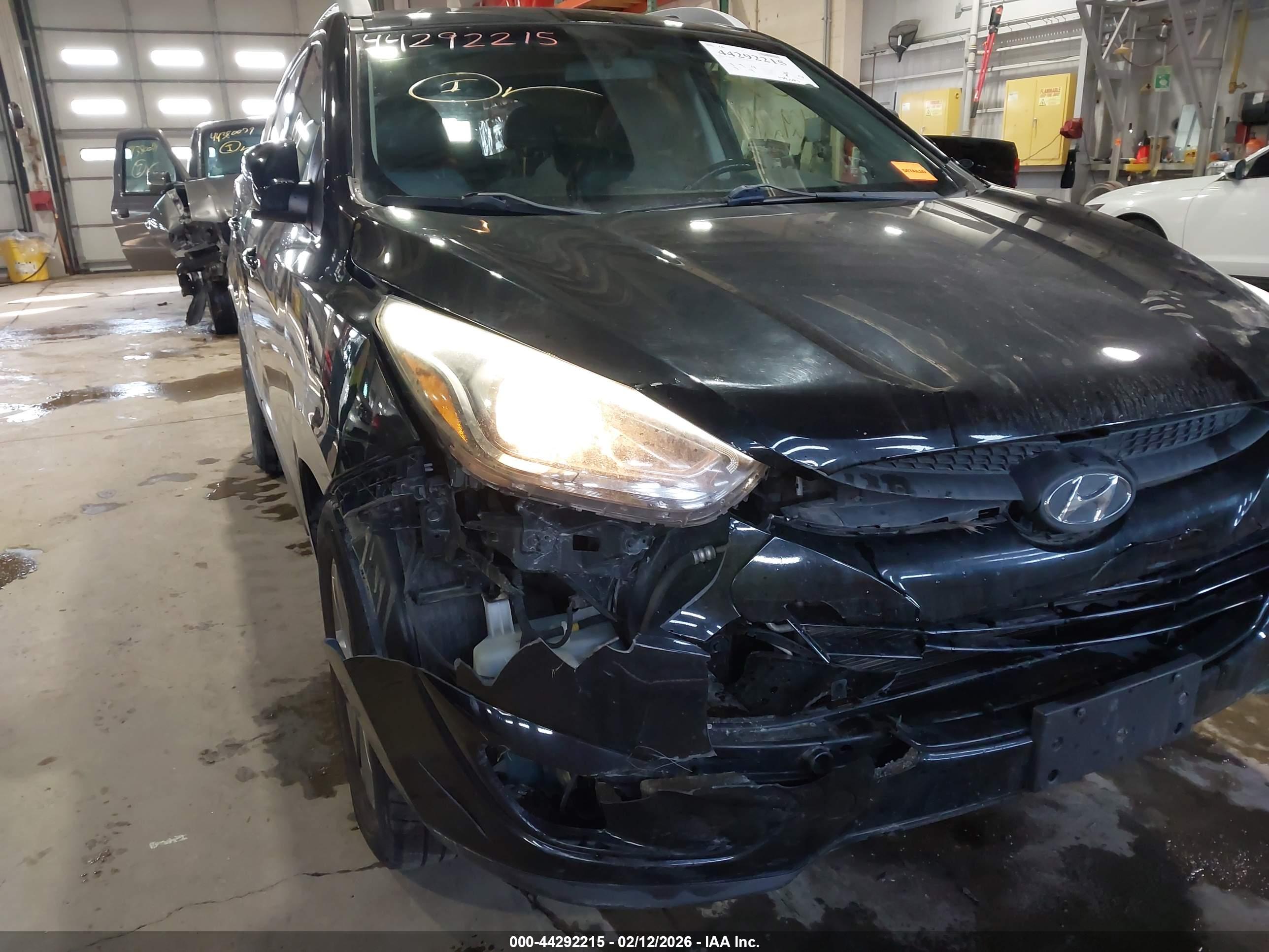 HYUNDAI TUCSON image 6