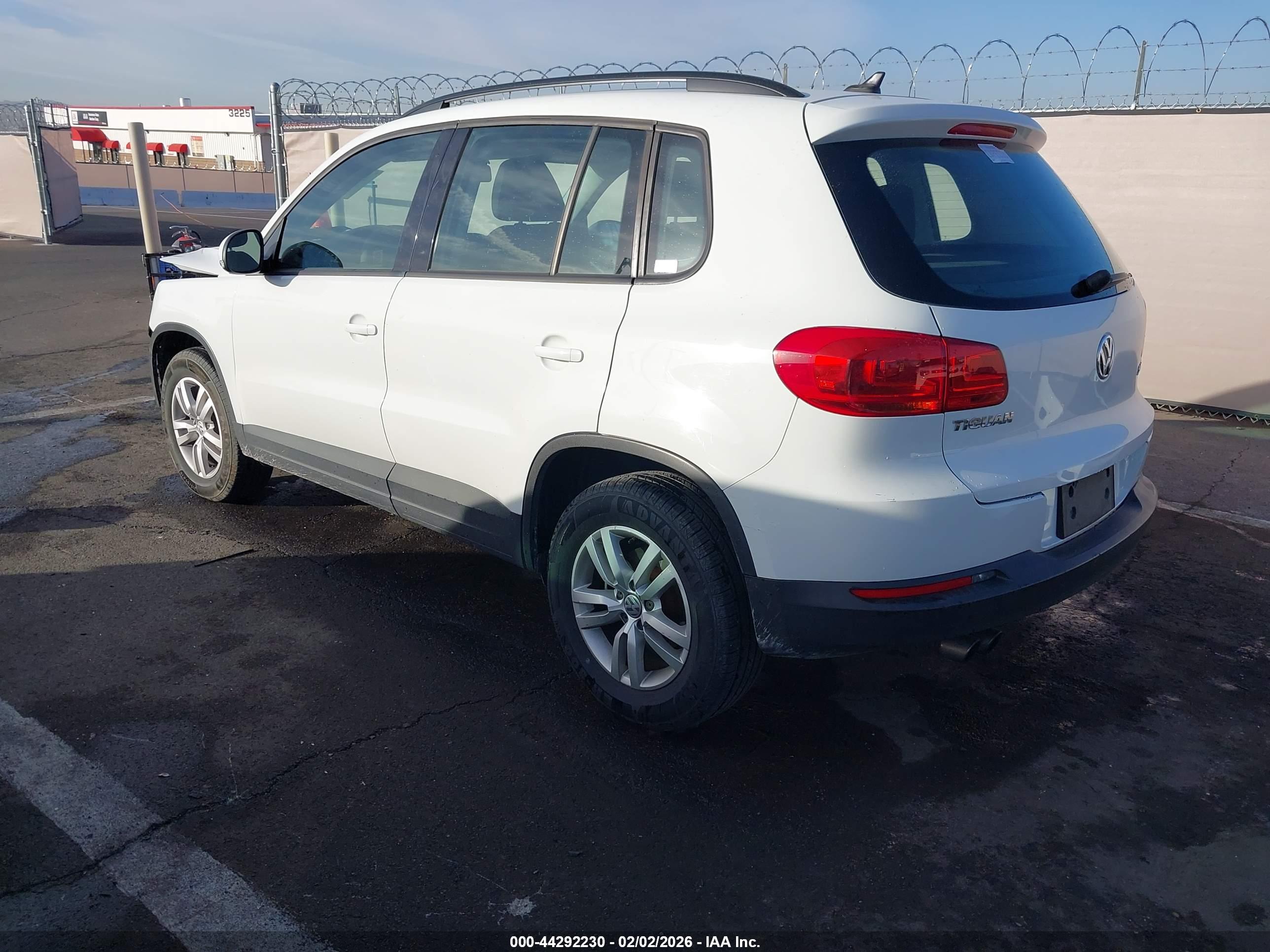 VOLKSWAGEN TIGUAN image 3
