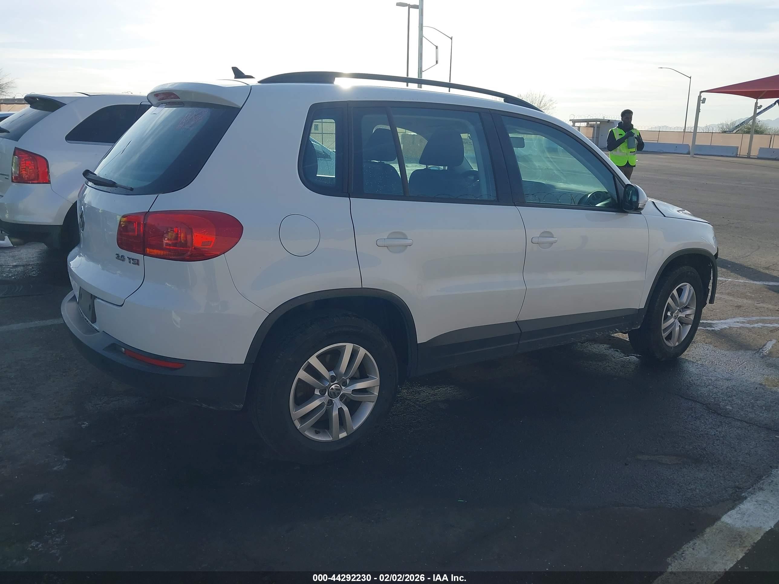 VOLKSWAGEN TIGUAN image 4