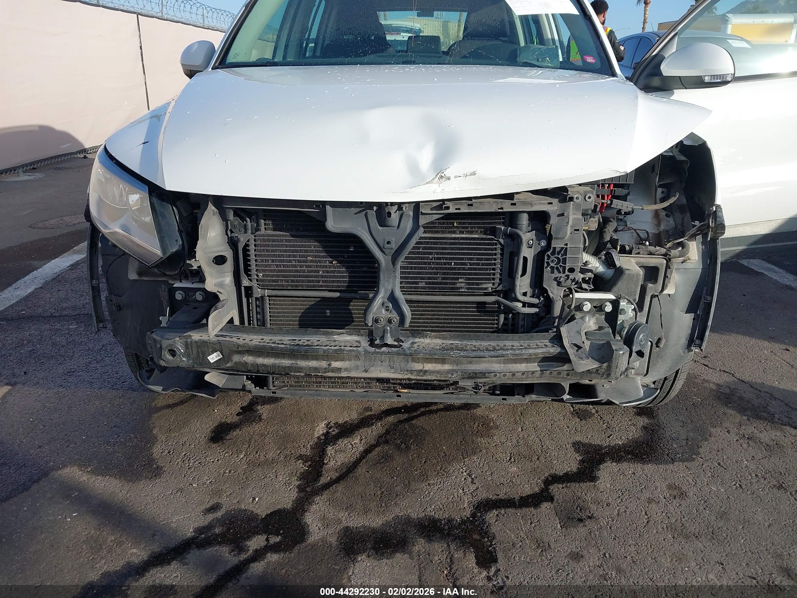VOLKSWAGEN TIGUAN image 6