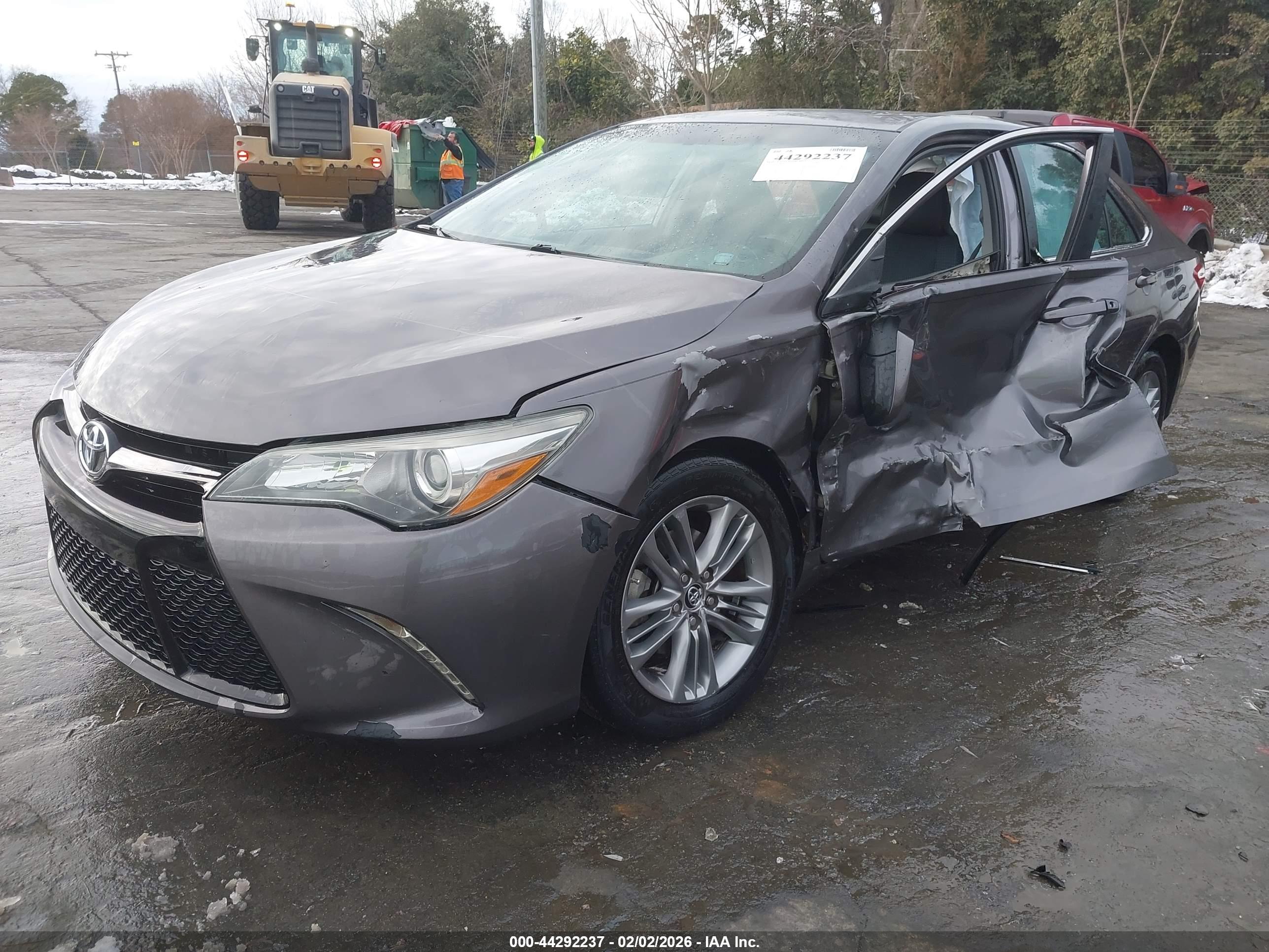 TOYOTA CAMRY image 2