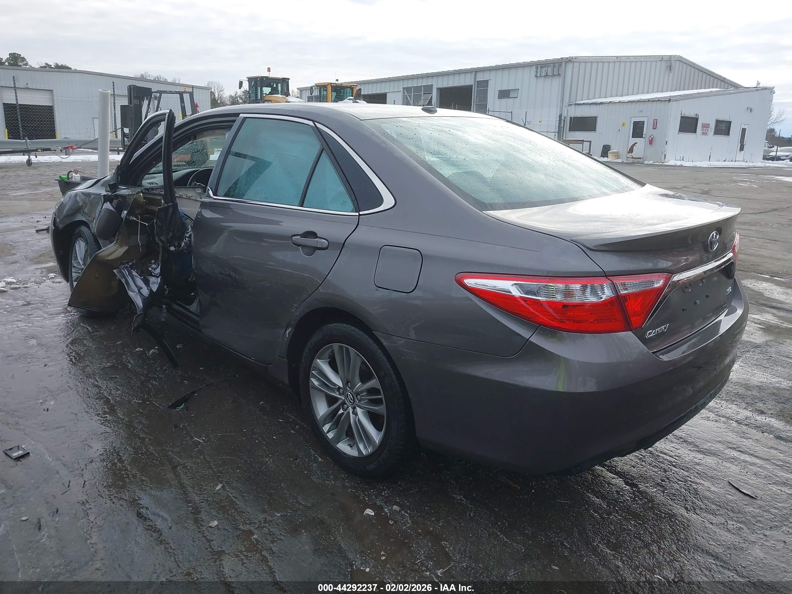 TOYOTA CAMRY image 3