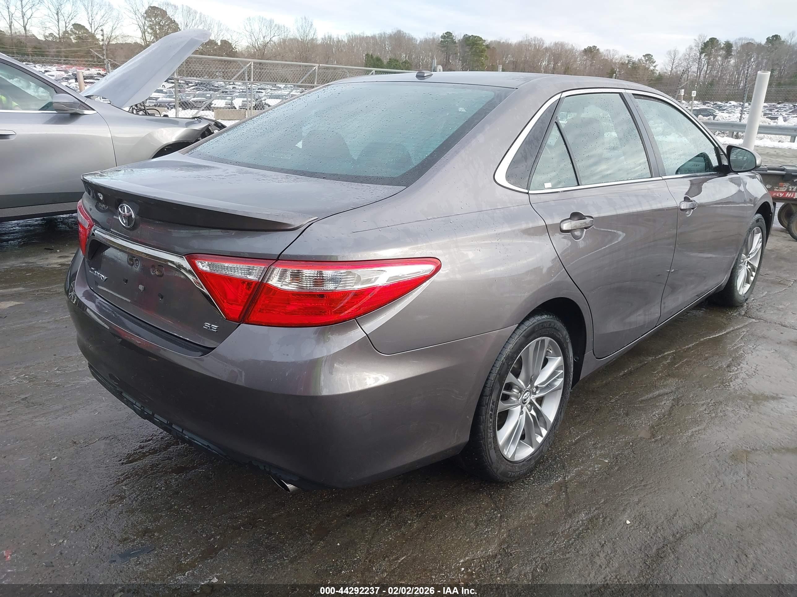 TOYOTA CAMRY image 4