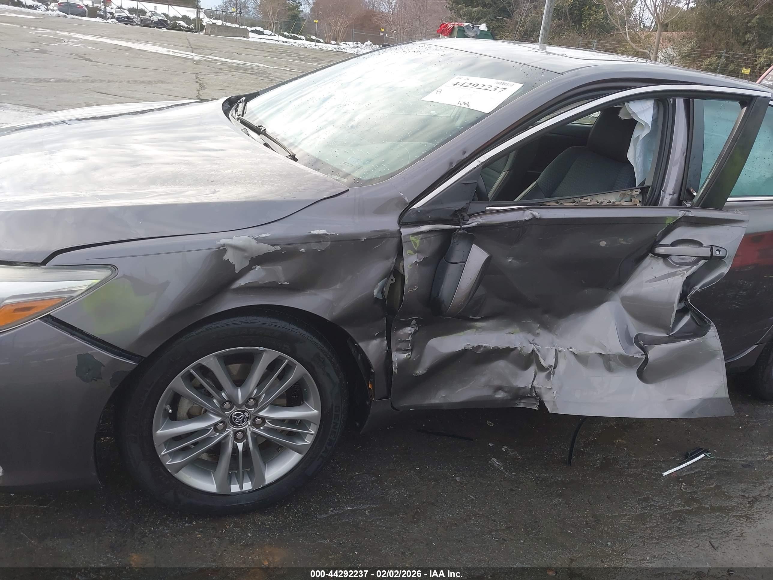 TOYOTA CAMRY image 6
