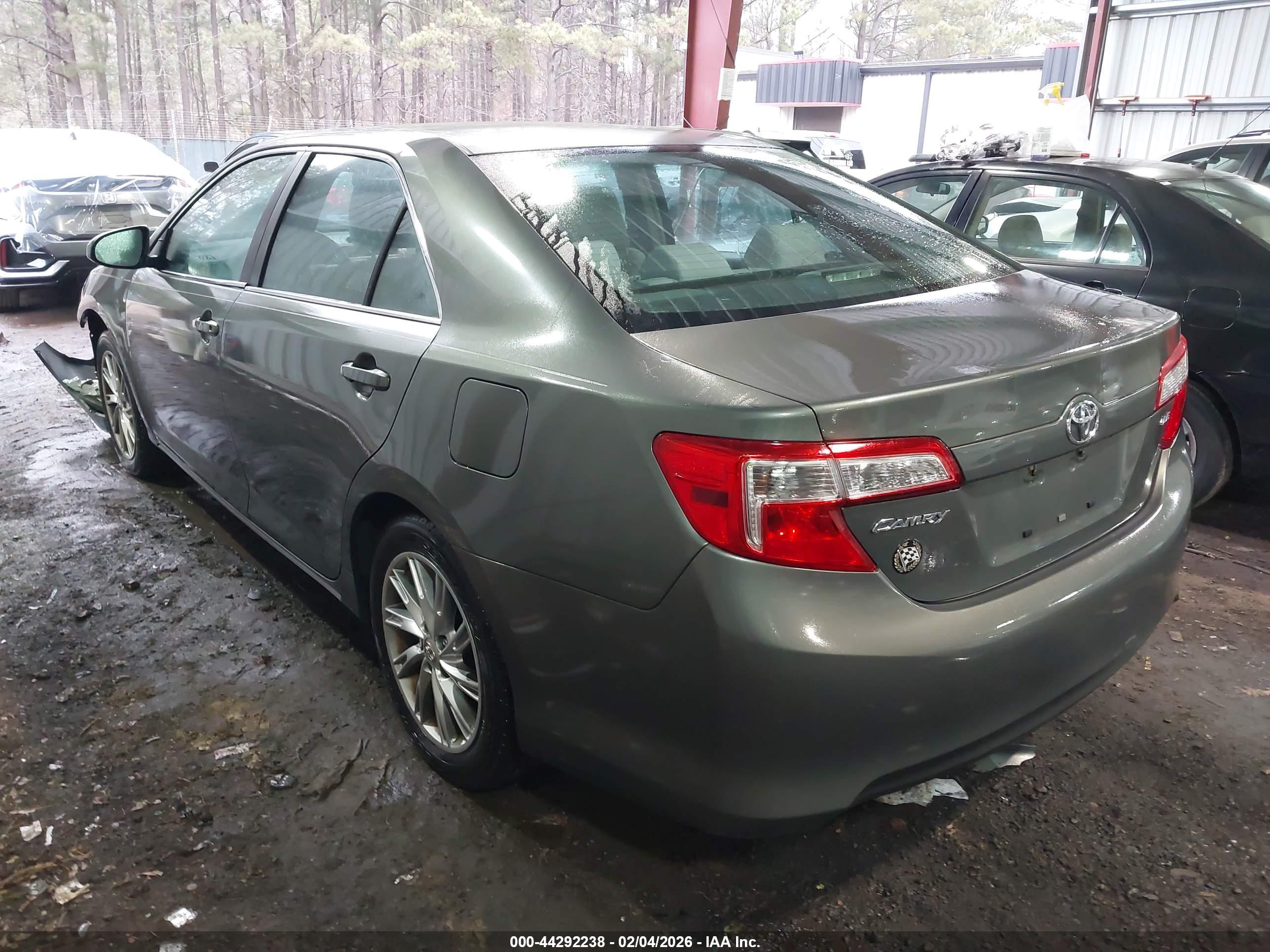 TOYOTA CAMRY image 3
