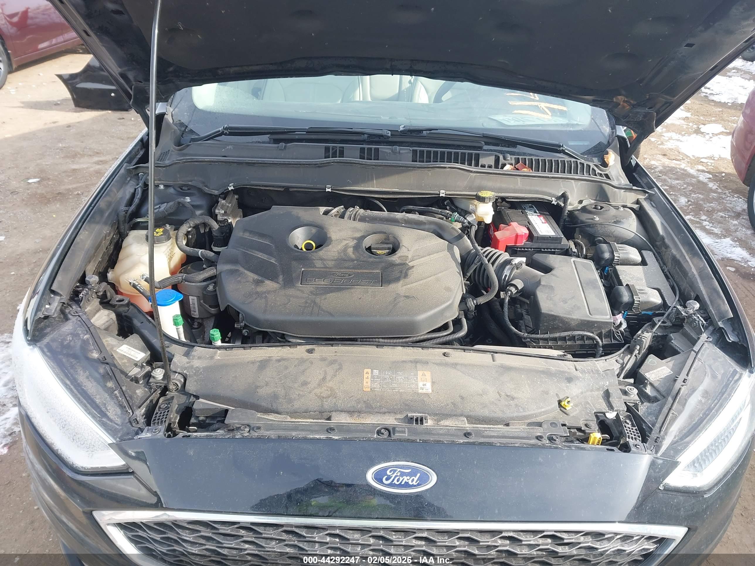 FORD FUSION image 10