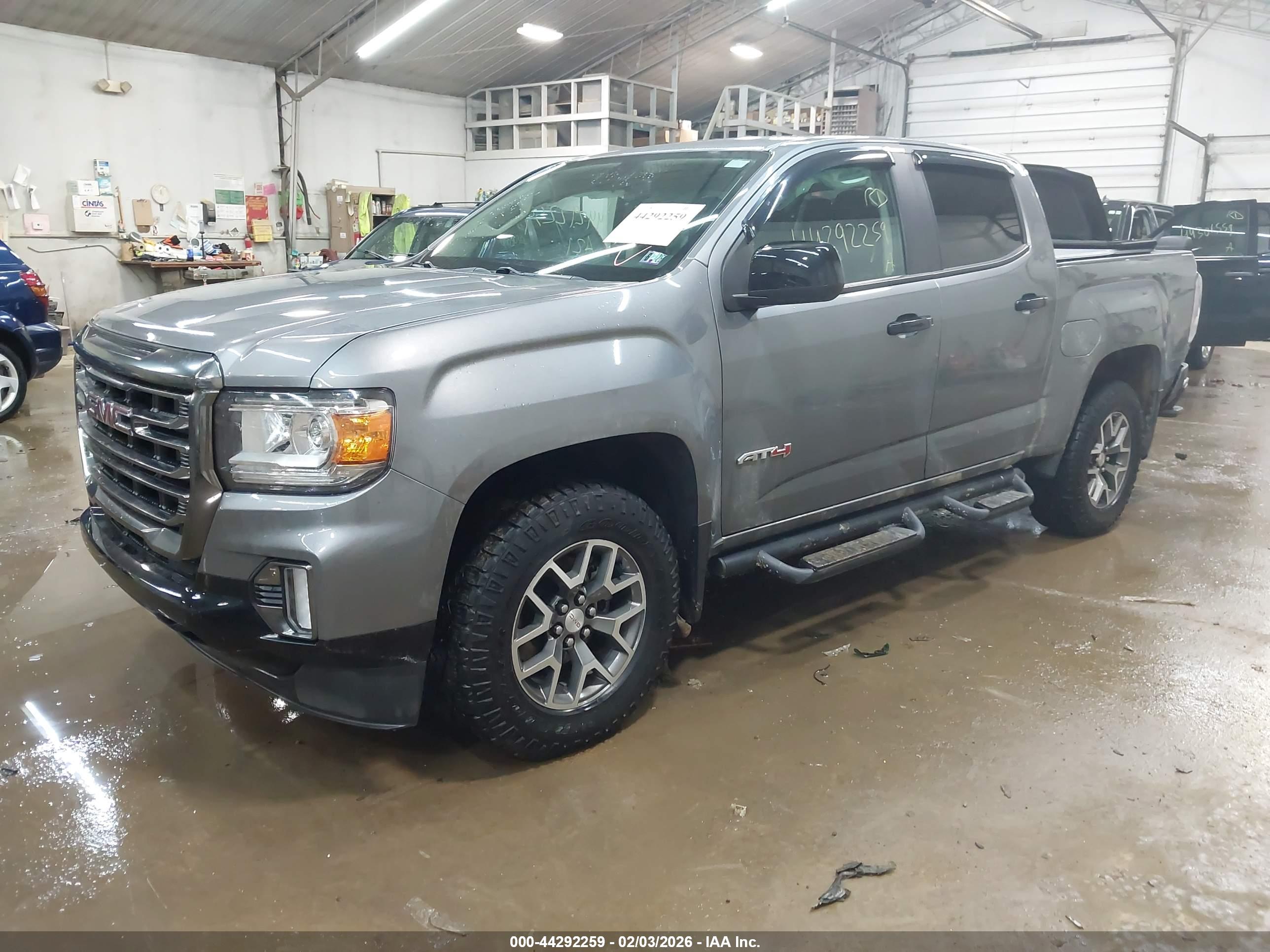 GMC CANYON image 2