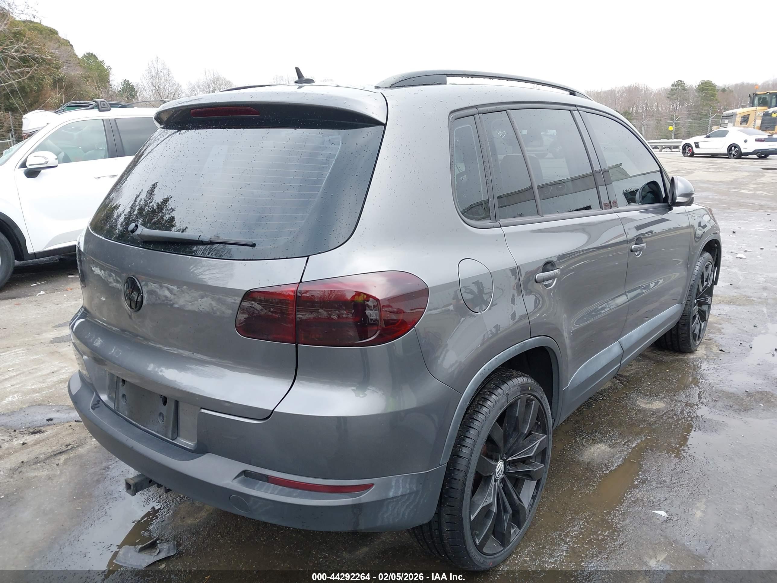 VOLKSWAGEN TIGUAN image 4