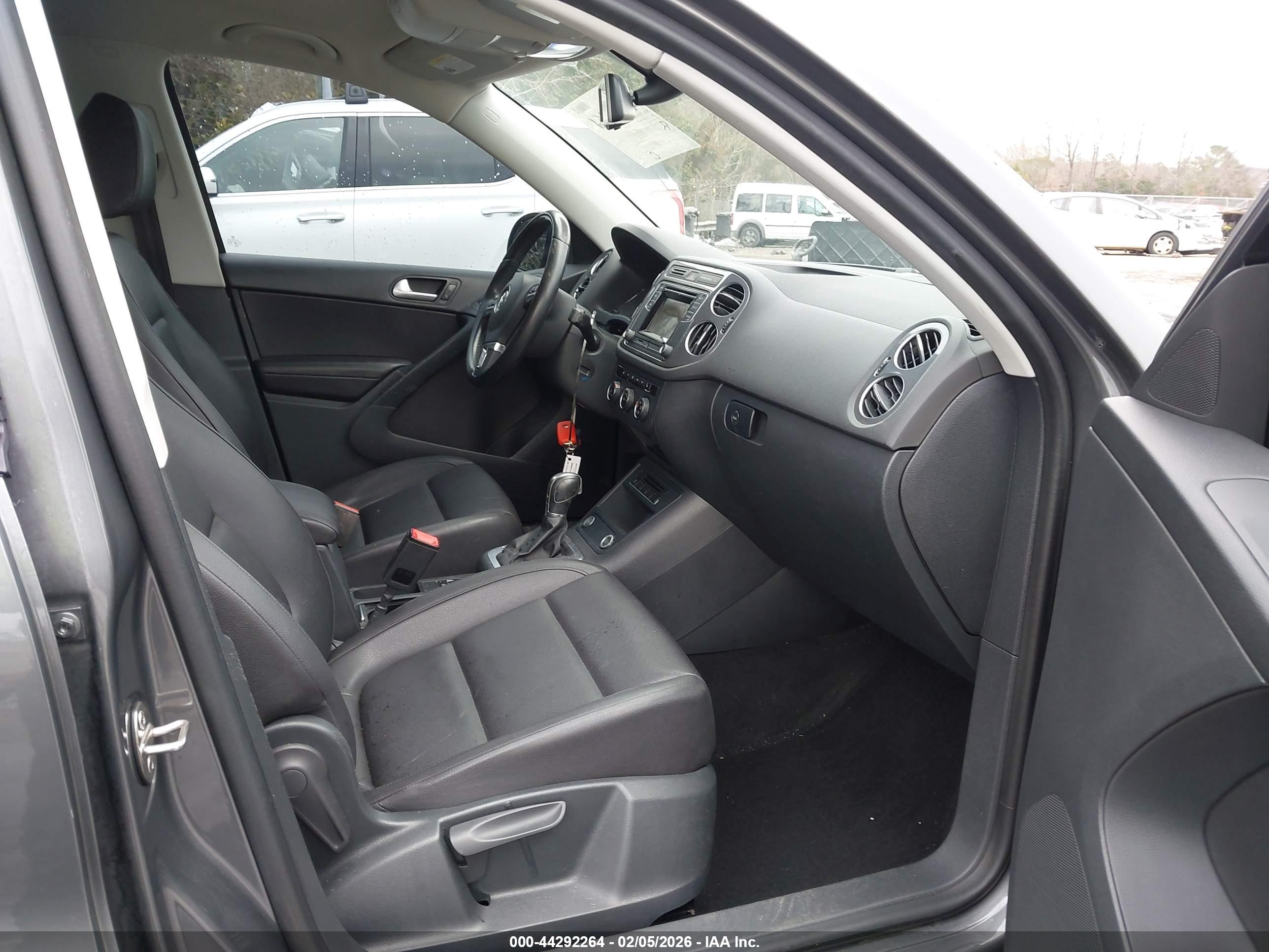 VOLKSWAGEN TIGUAN image 5