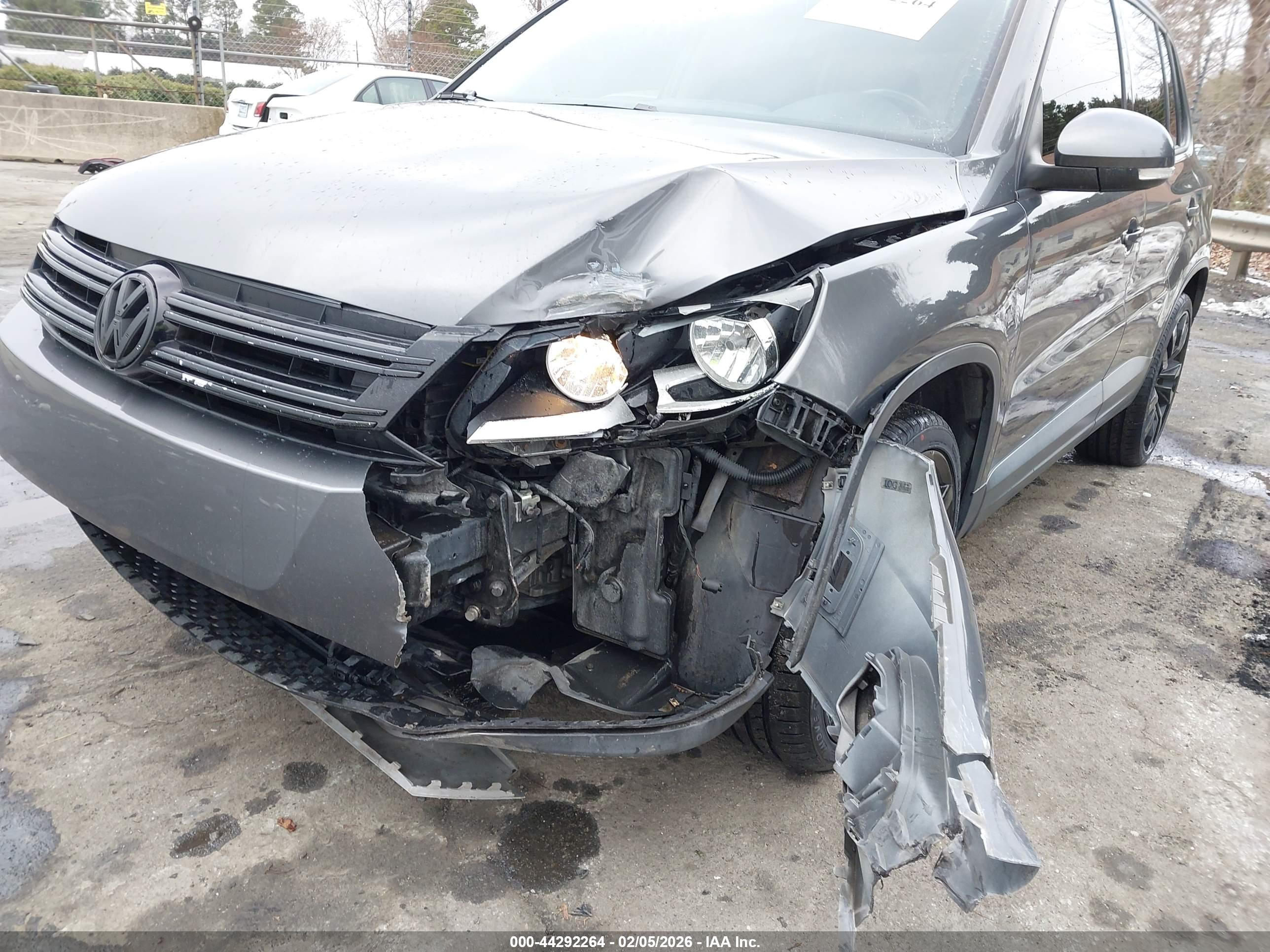 VOLKSWAGEN TIGUAN image 6