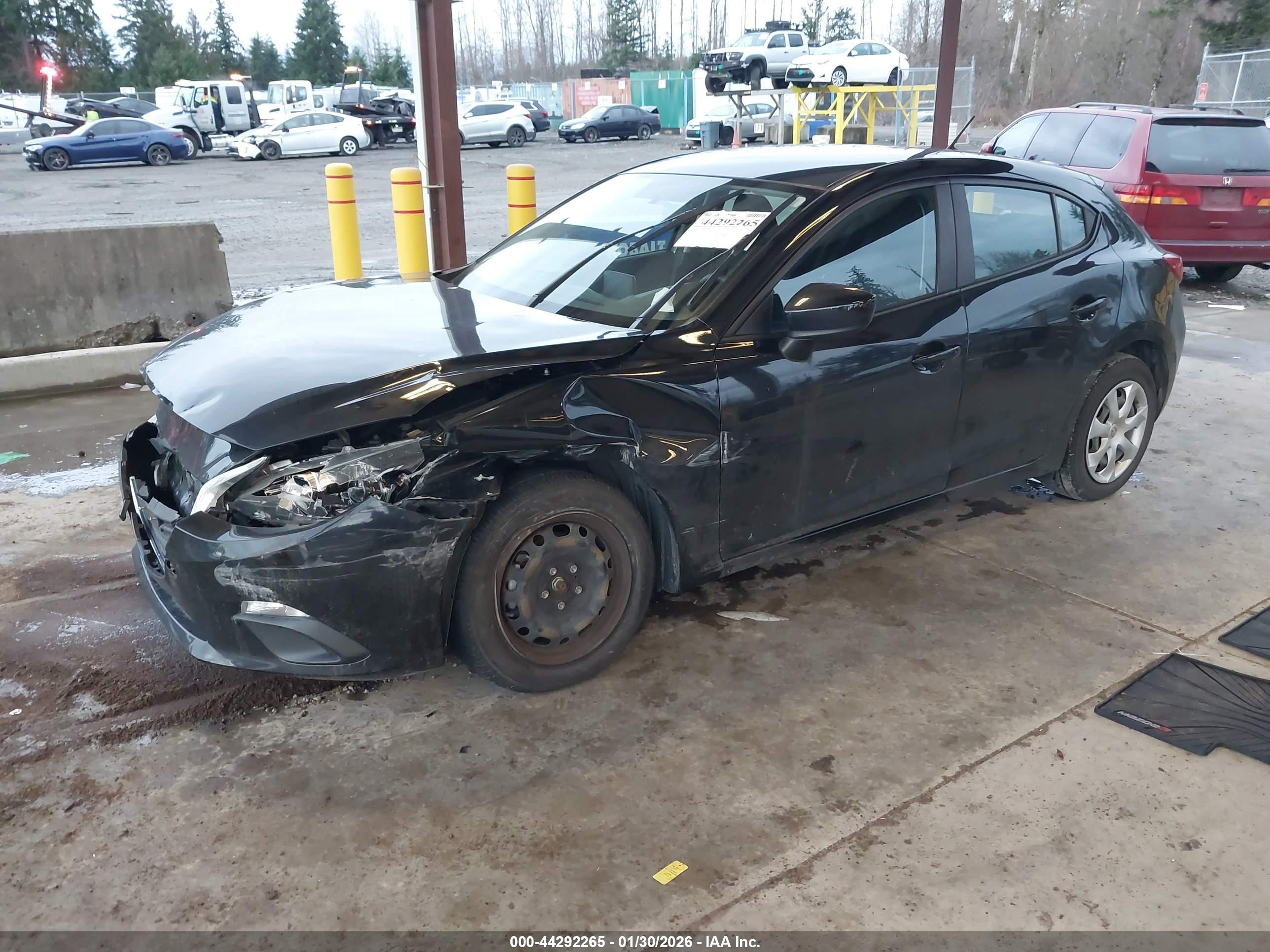 MAZDA MAZDA3 image 2