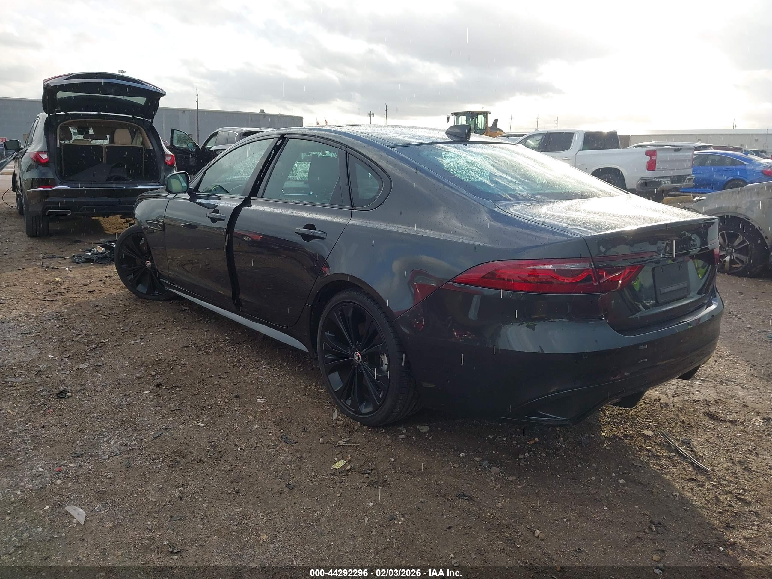 JAGUAR XF image 3