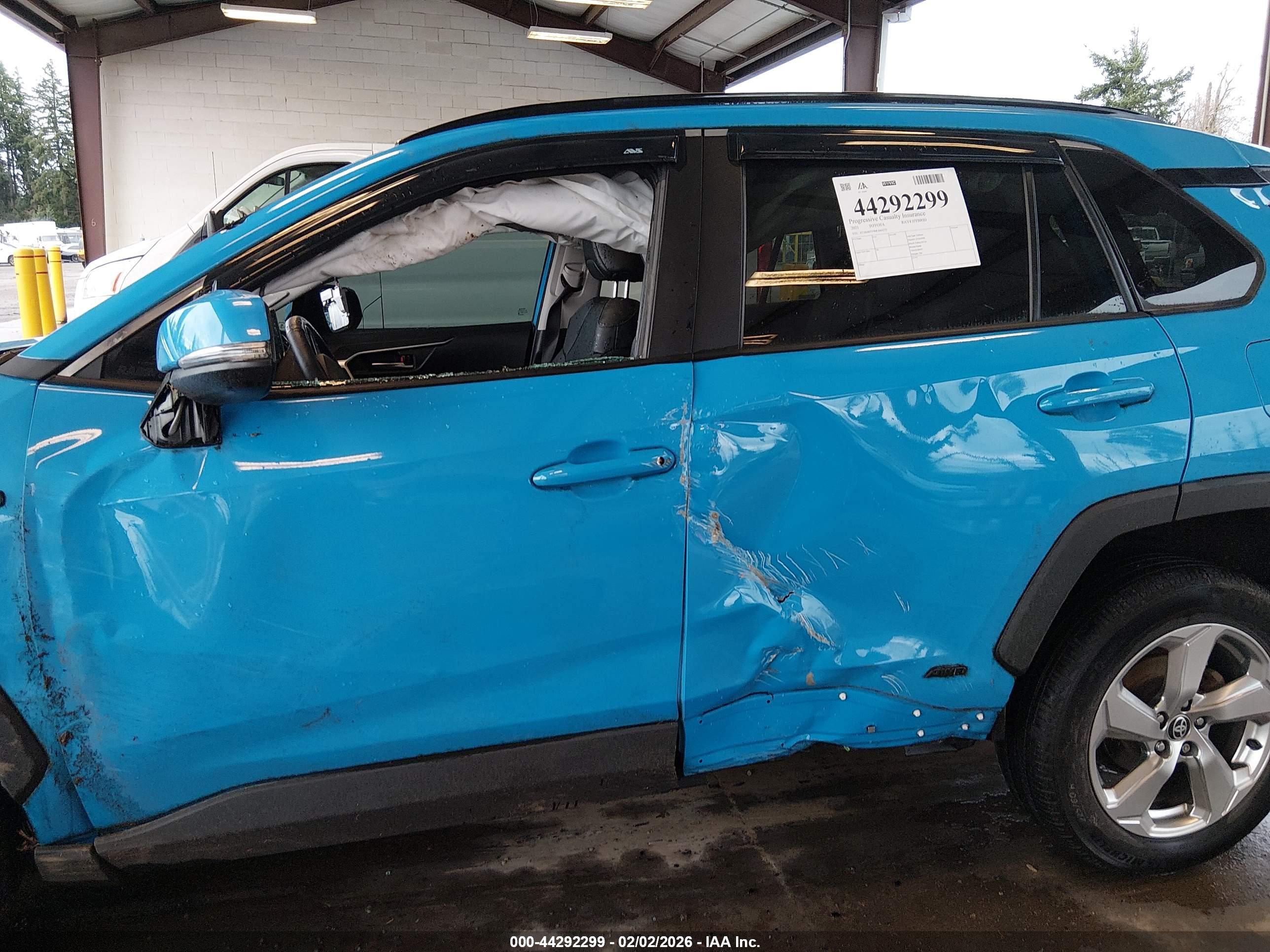 TOYOTA RAV4 image 6