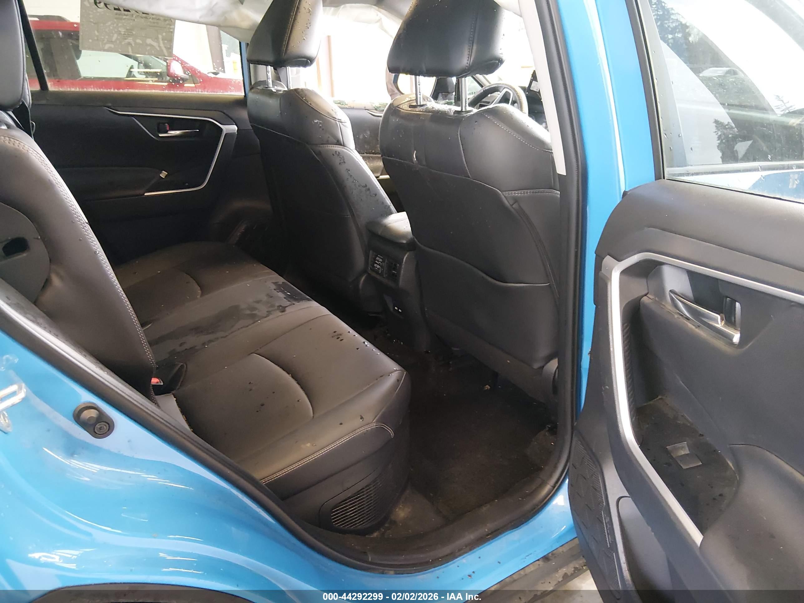 TOYOTA RAV4 image 8