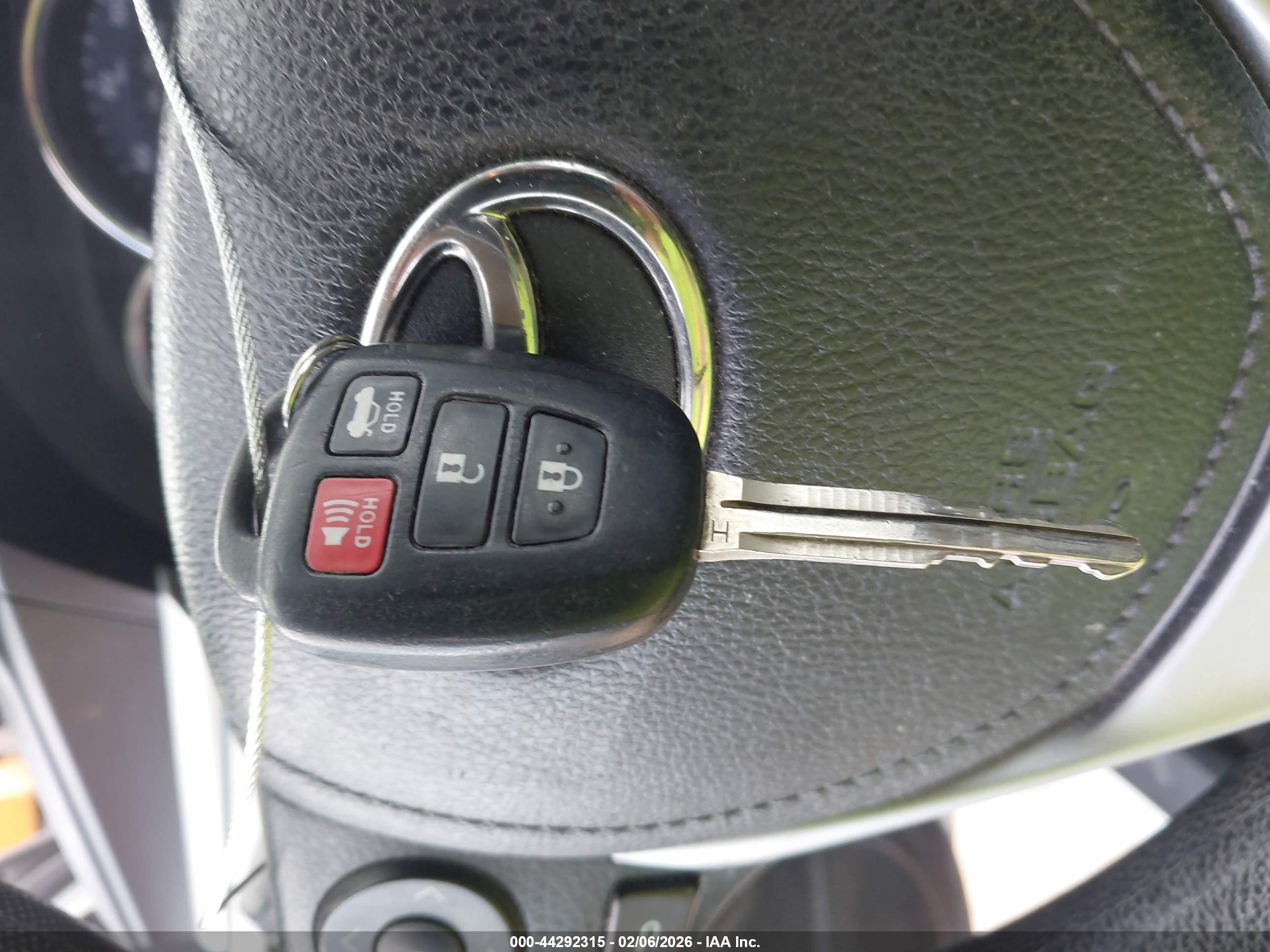 TOYOTA COROLLA image 11