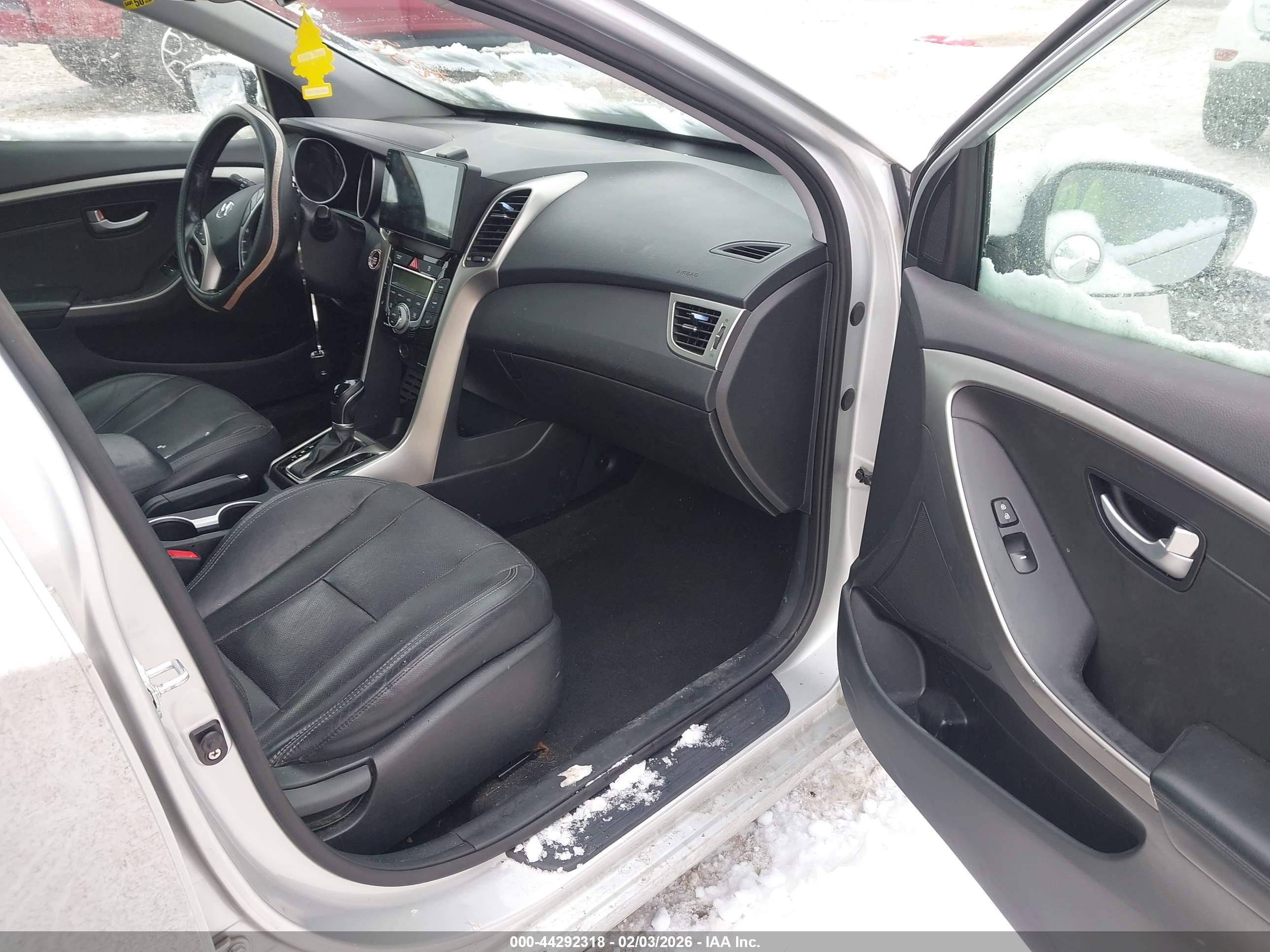HYUNDAI ELANTRA image 5