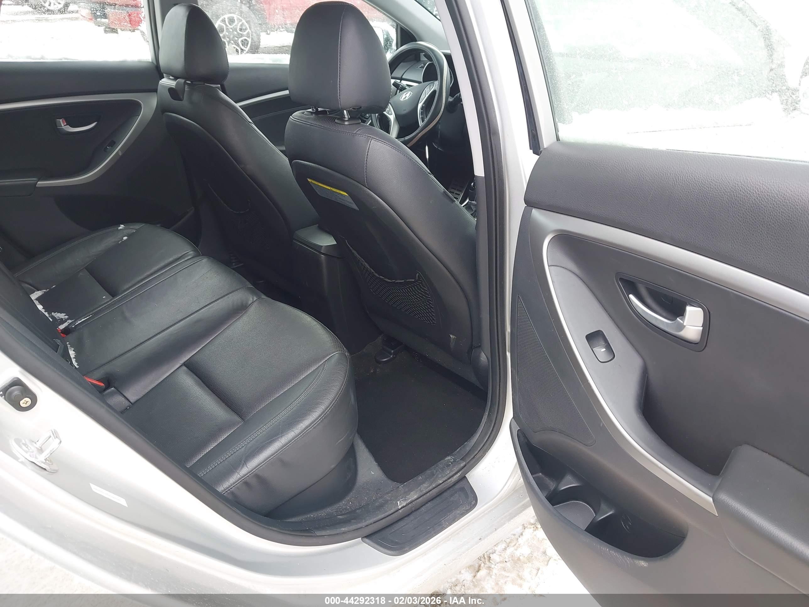 HYUNDAI ELANTRA image 8