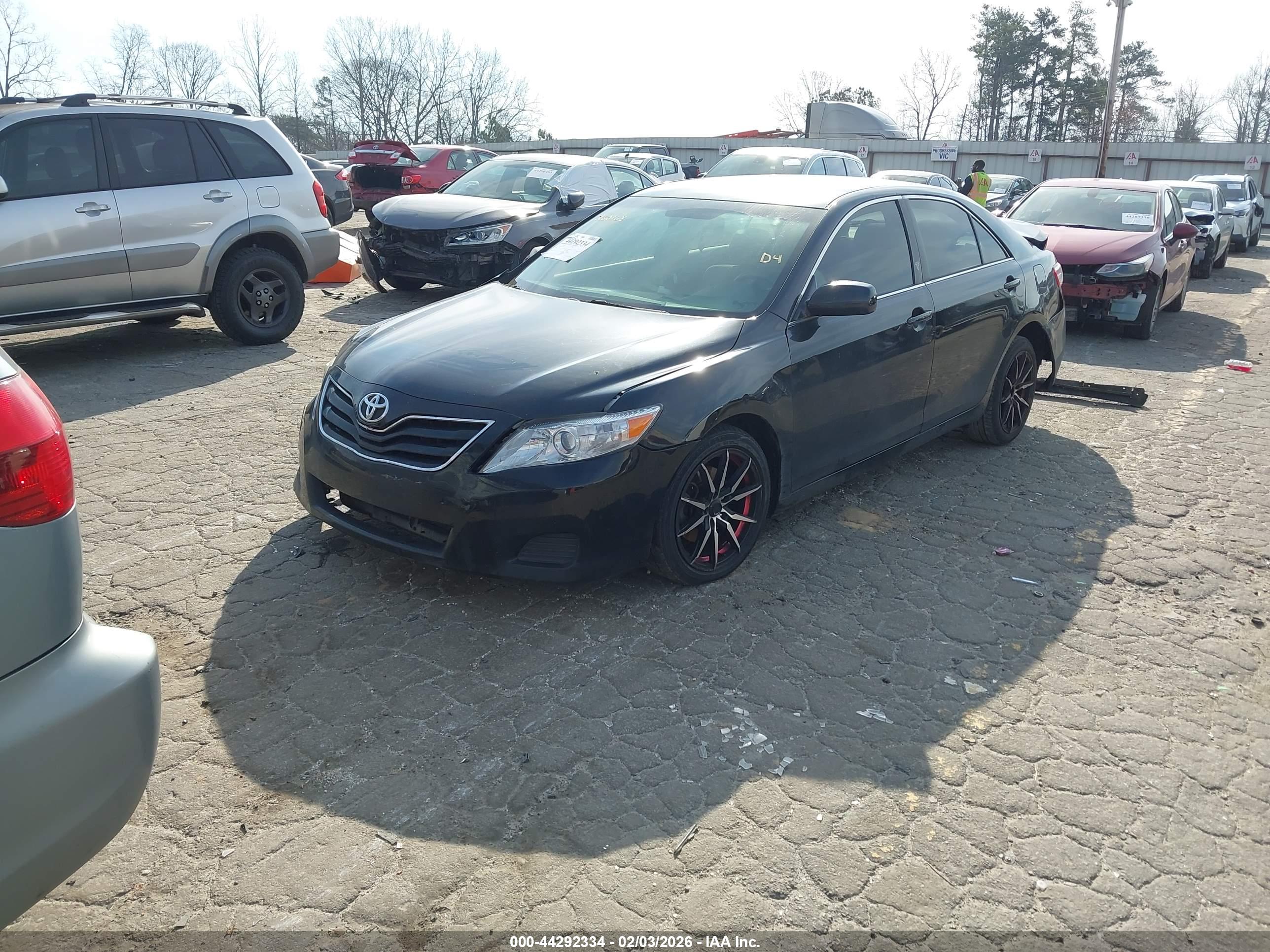 TOYOTA CAMRY image 2