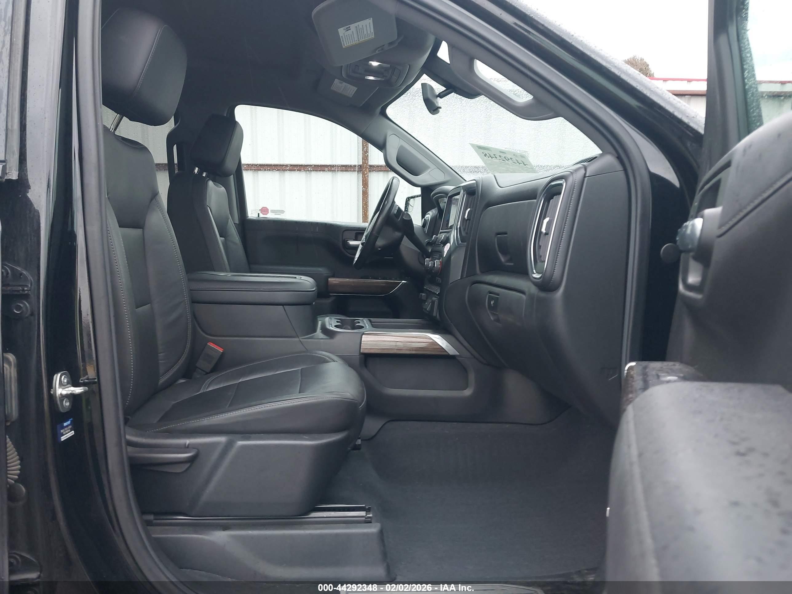 CHEVROLET SILVERADO image 5