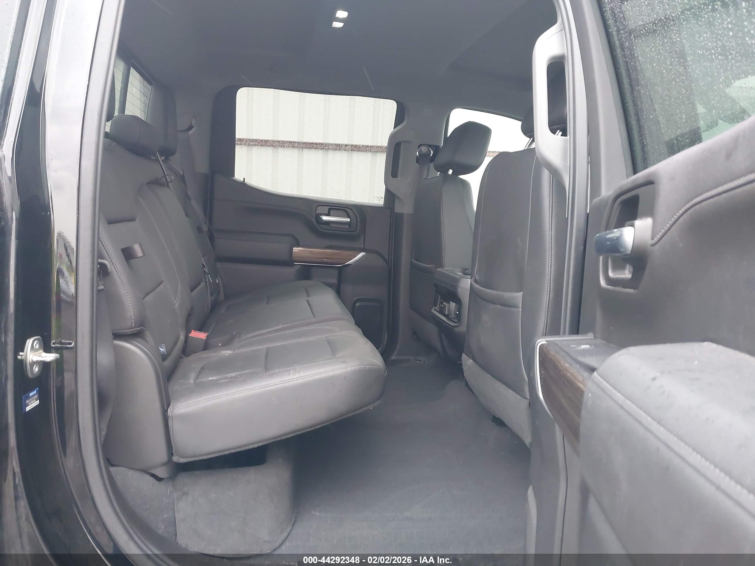 CHEVROLET SILVERADO image 8