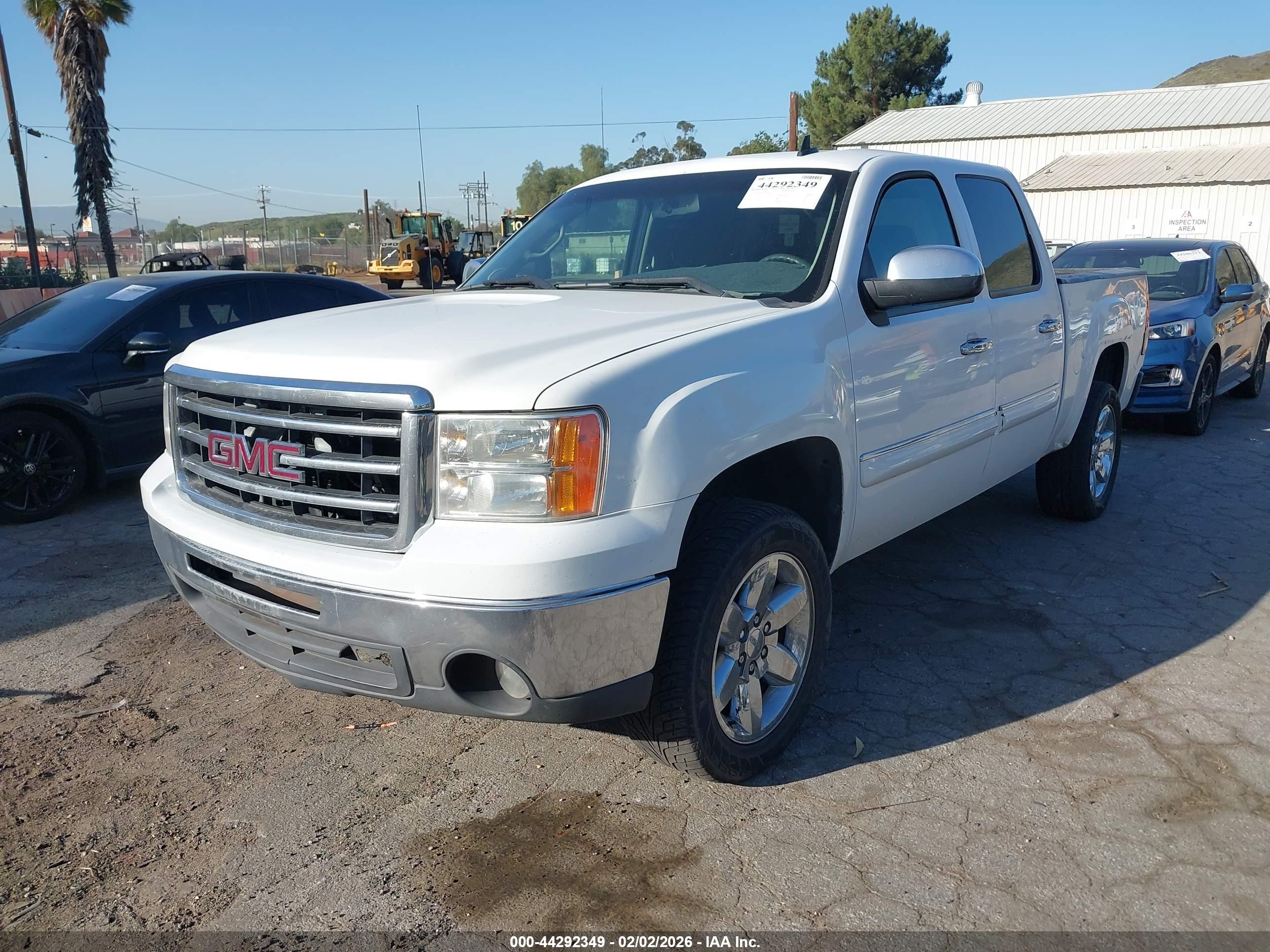 GMC SIERRA image 2