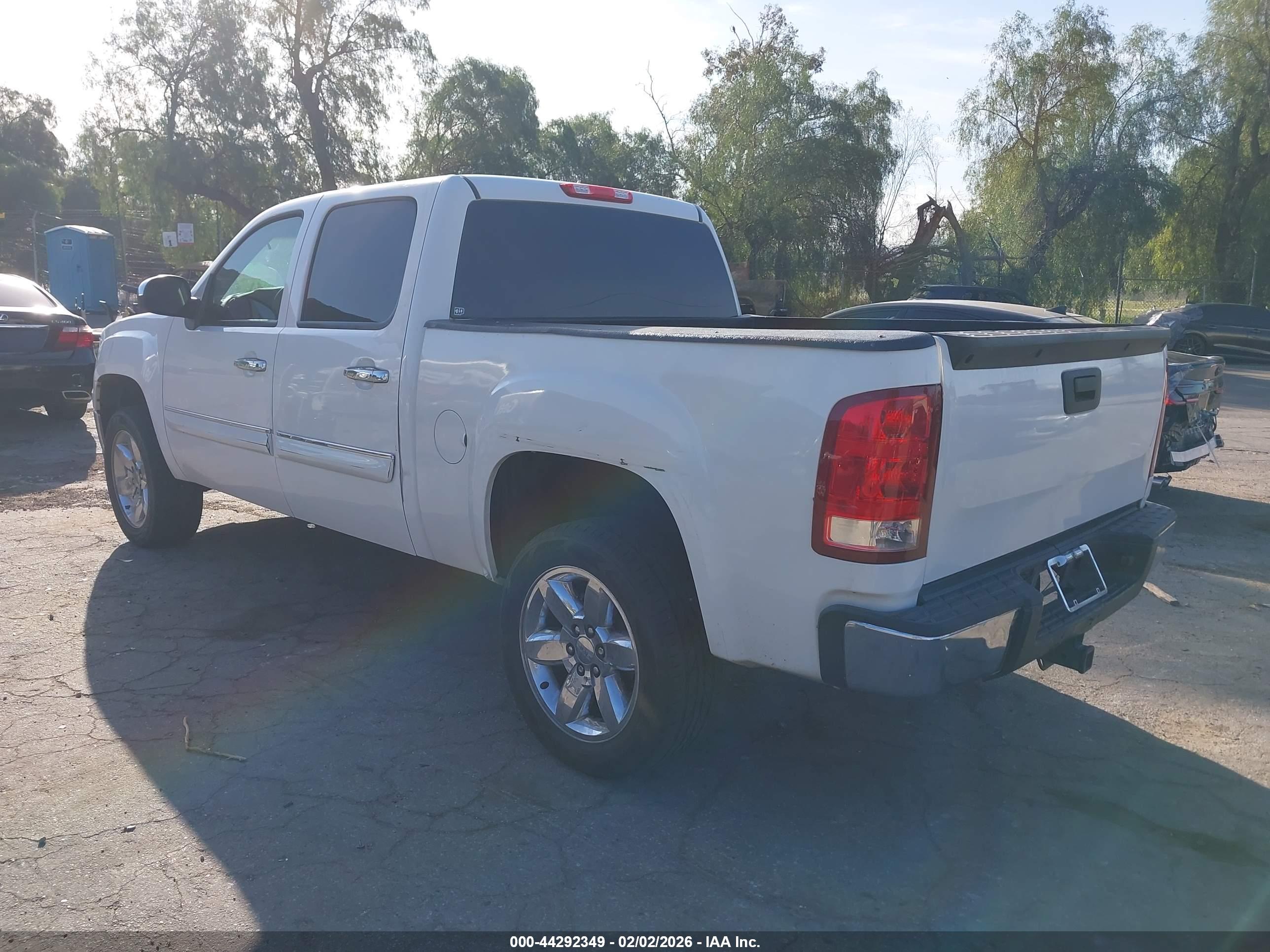 GMC SIERRA image 3