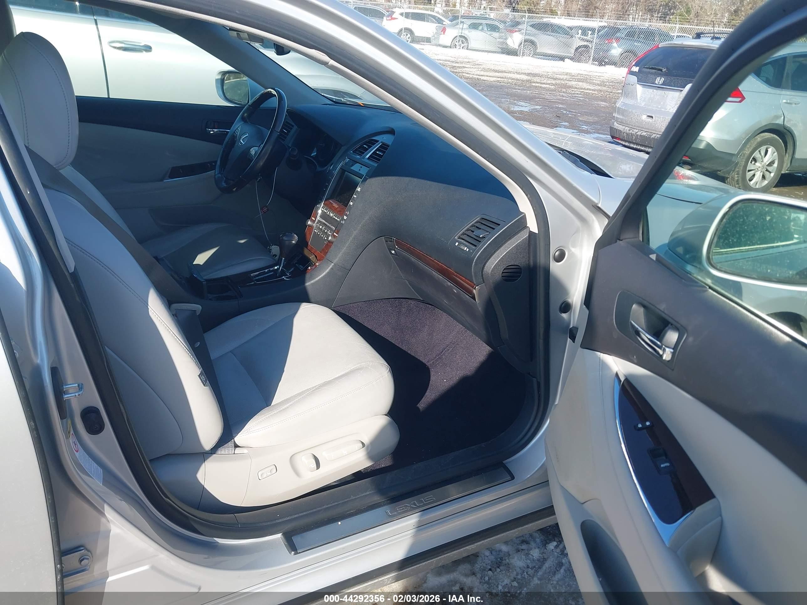 LEXUS ES image 5
