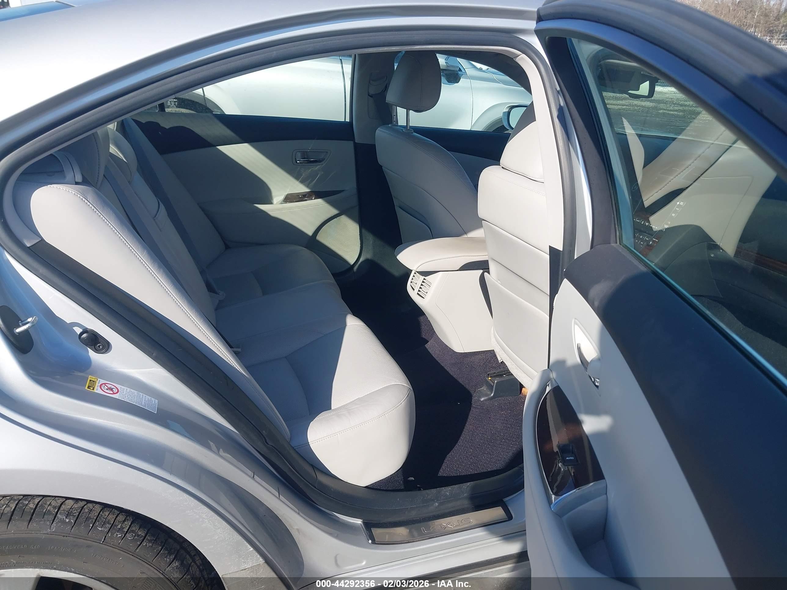 LEXUS ES image 8