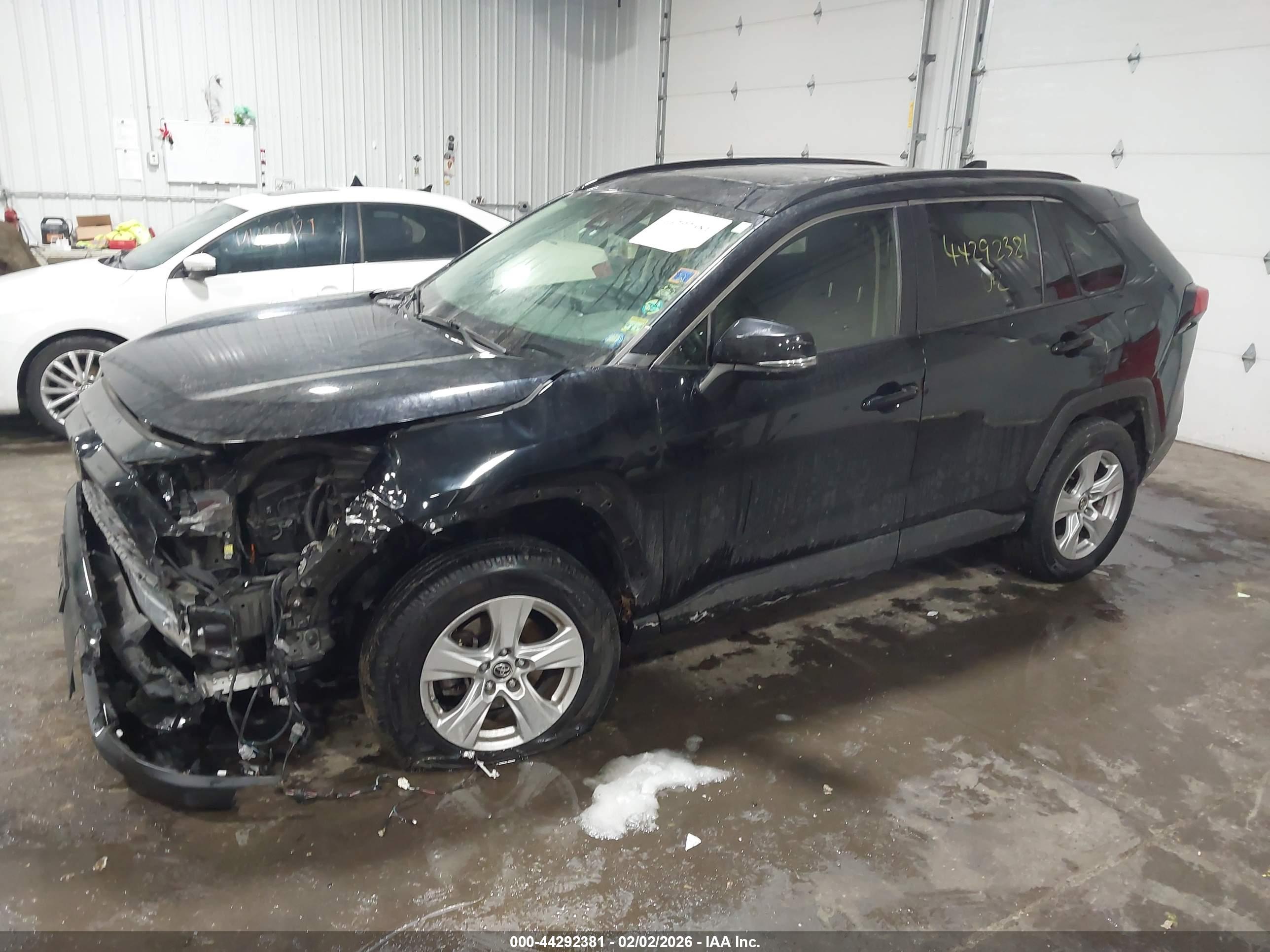 TOYOTA RAV4 image 2