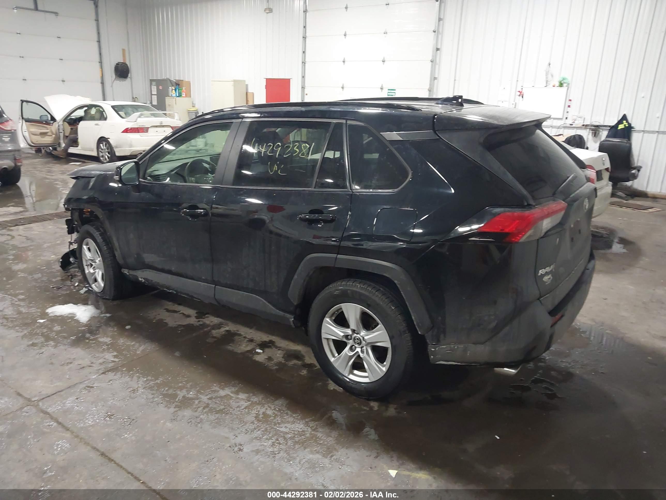 TOYOTA RAV4 image 3