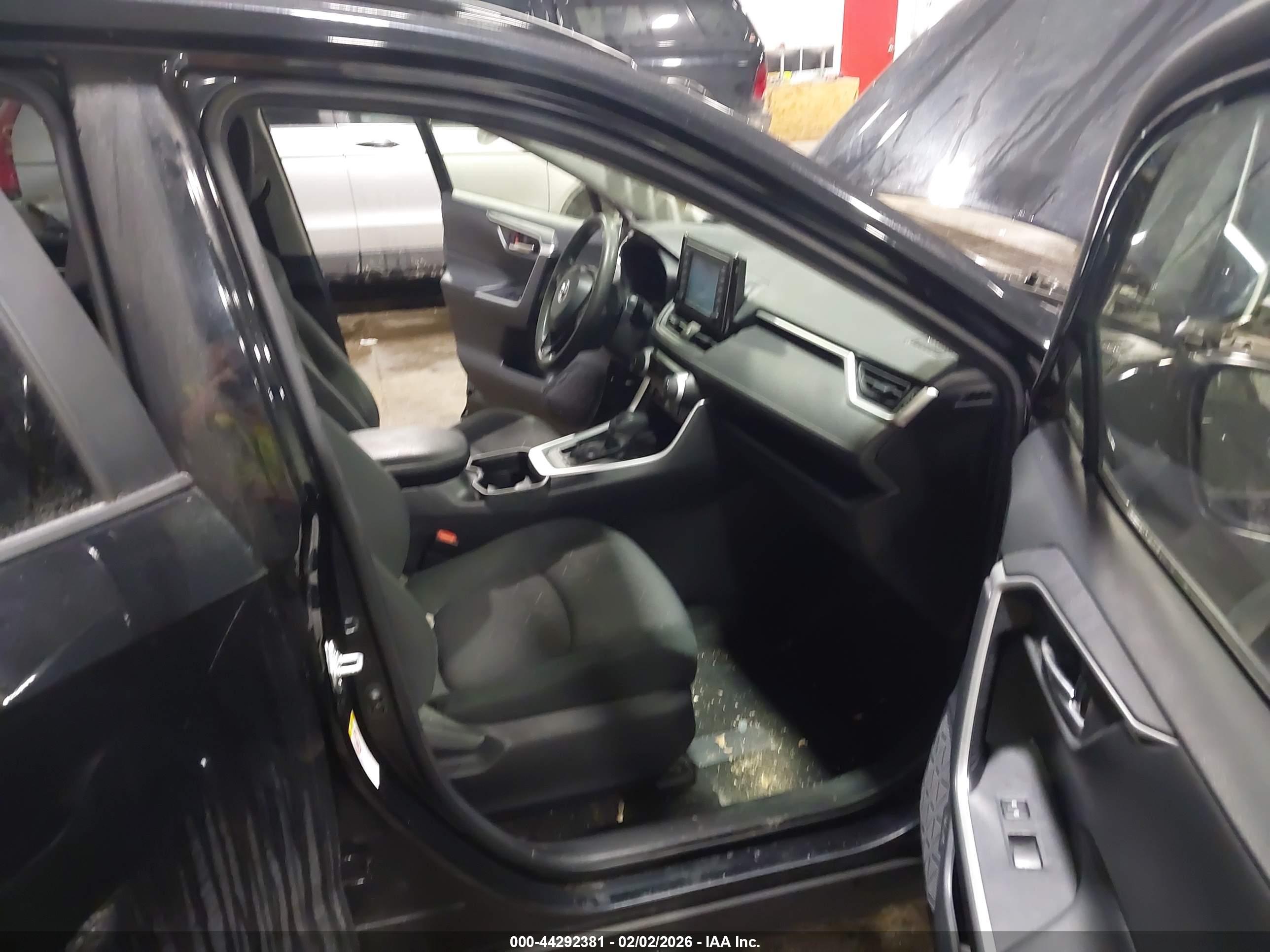 TOYOTA RAV4 image 5