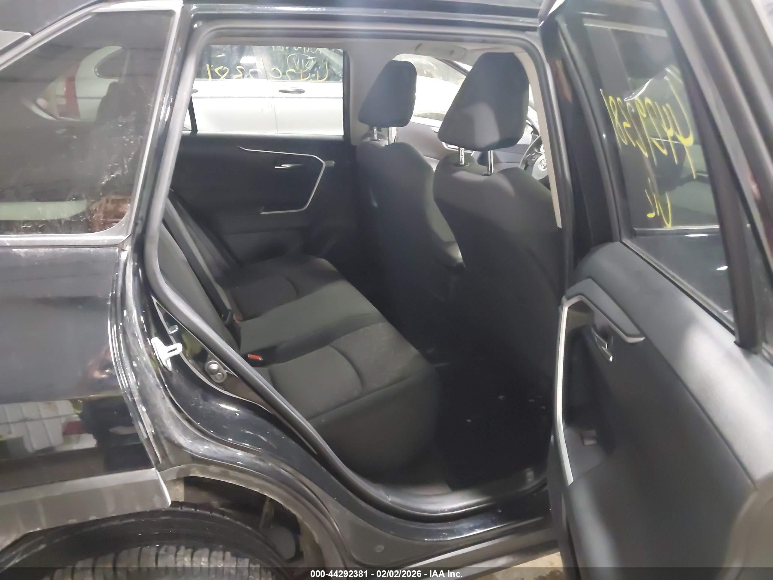 TOYOTA RAV4 image 8