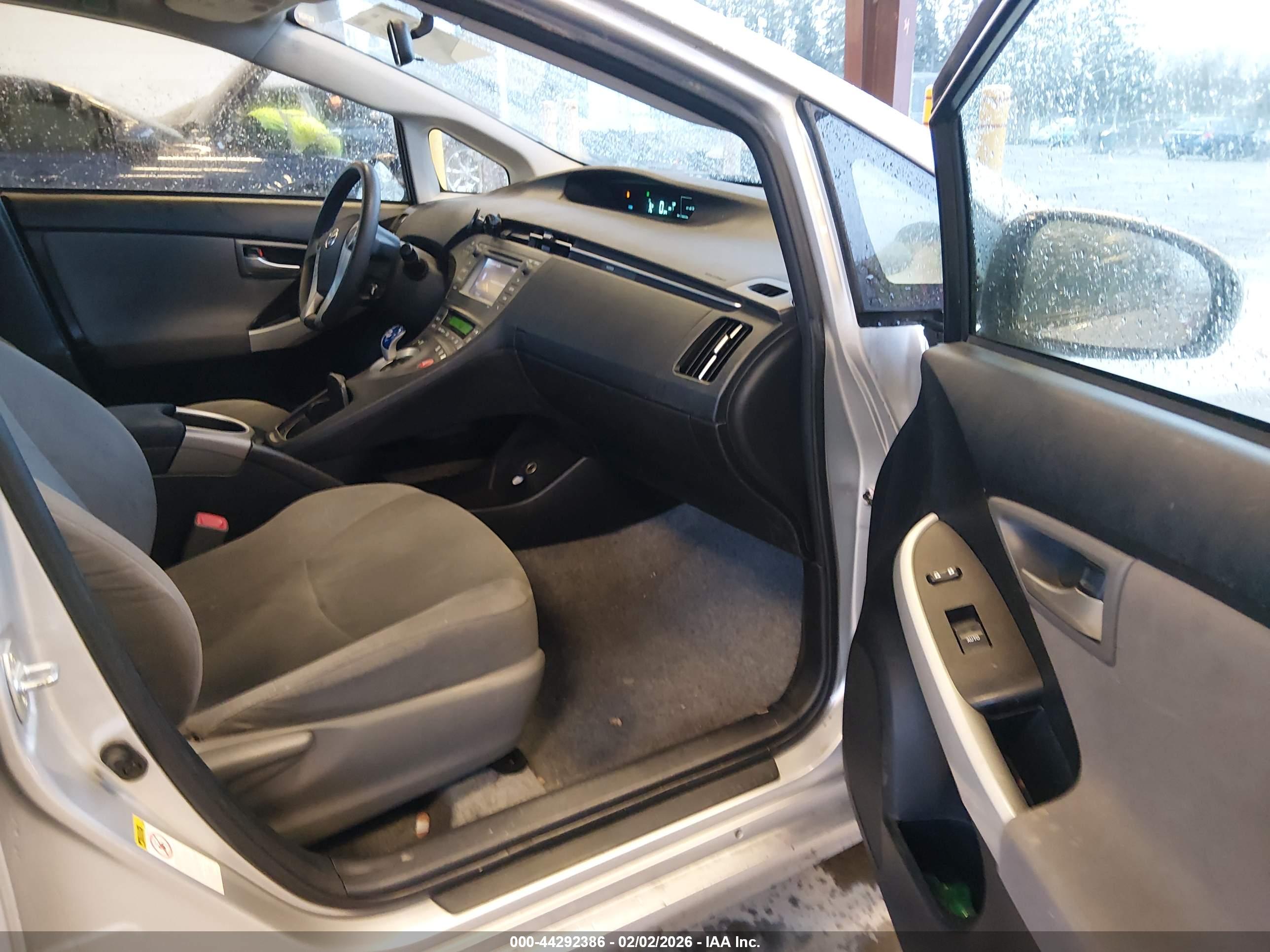 TOYOTA PRIUS image 5