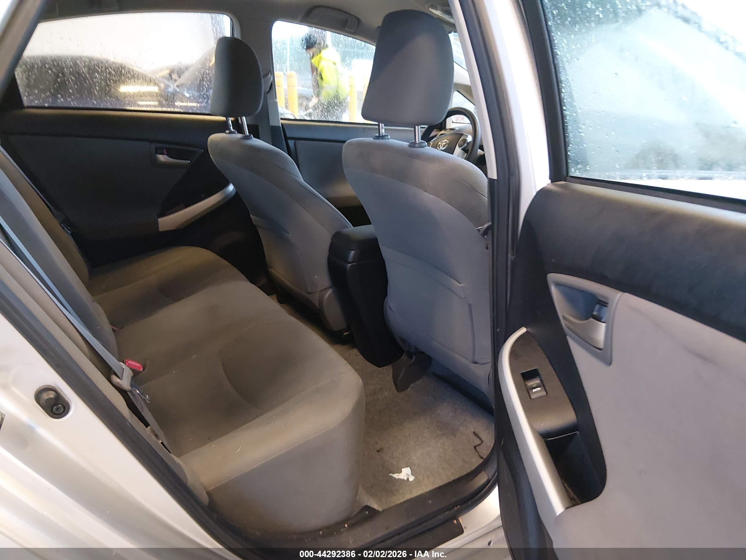 TOYOTA PRIUS image 8