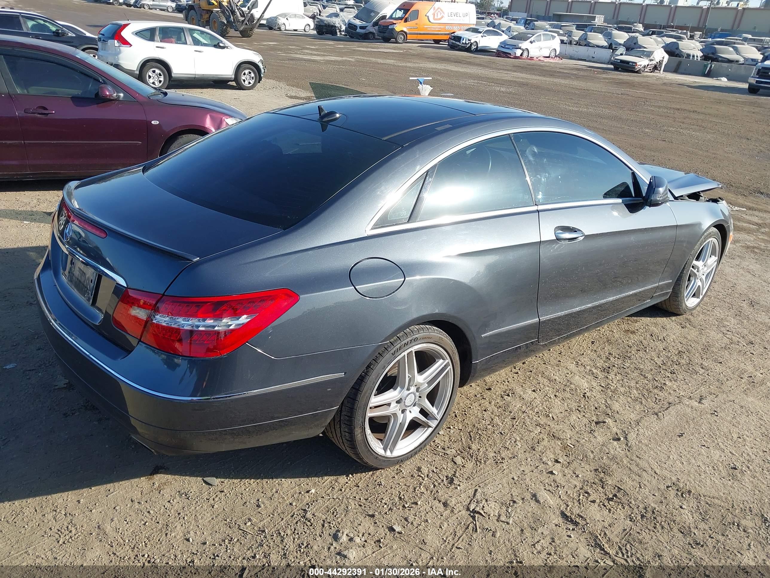 MERCEDES-BENZ E image 4