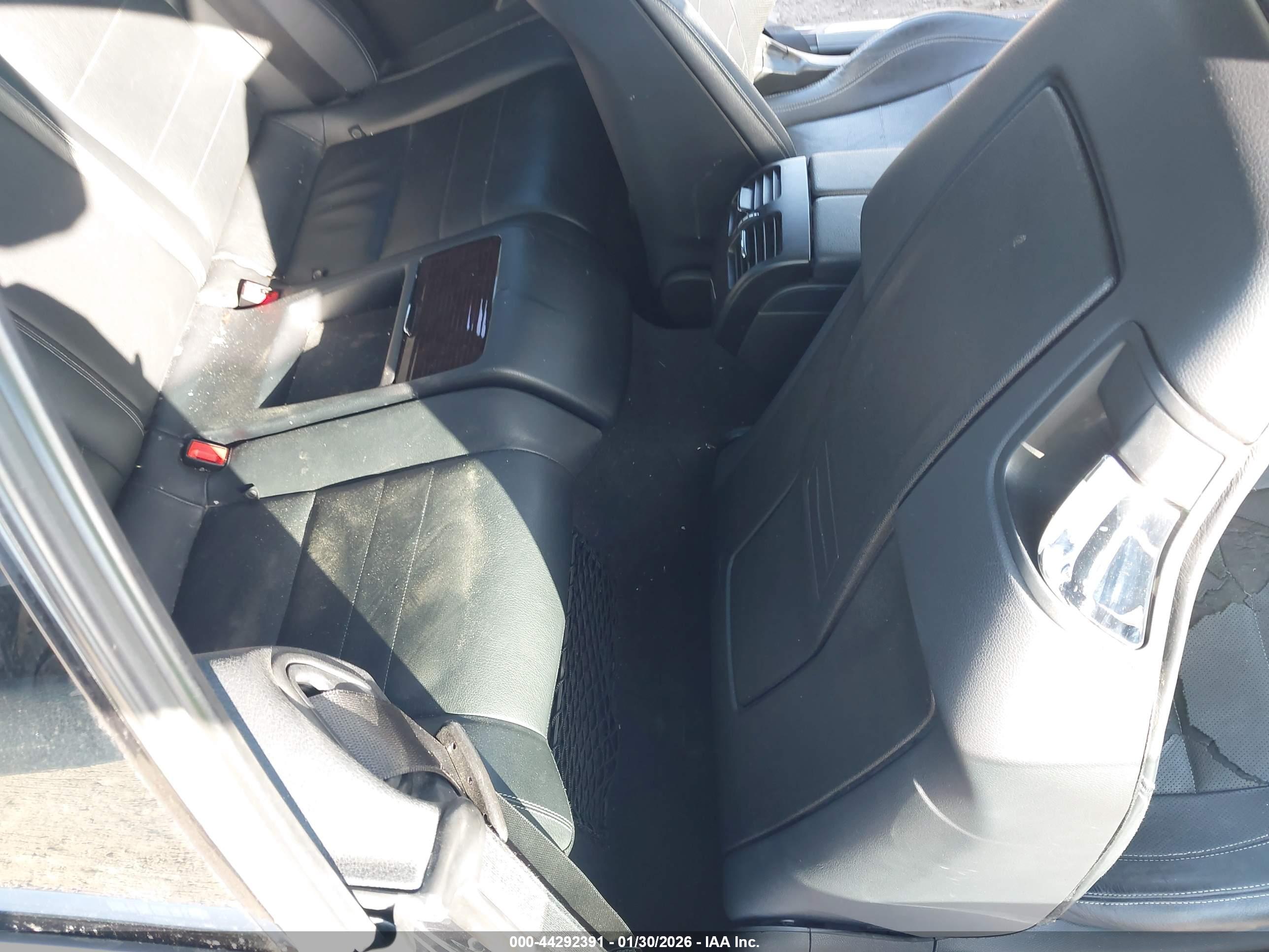 MERCEDES-BENZ E image 8