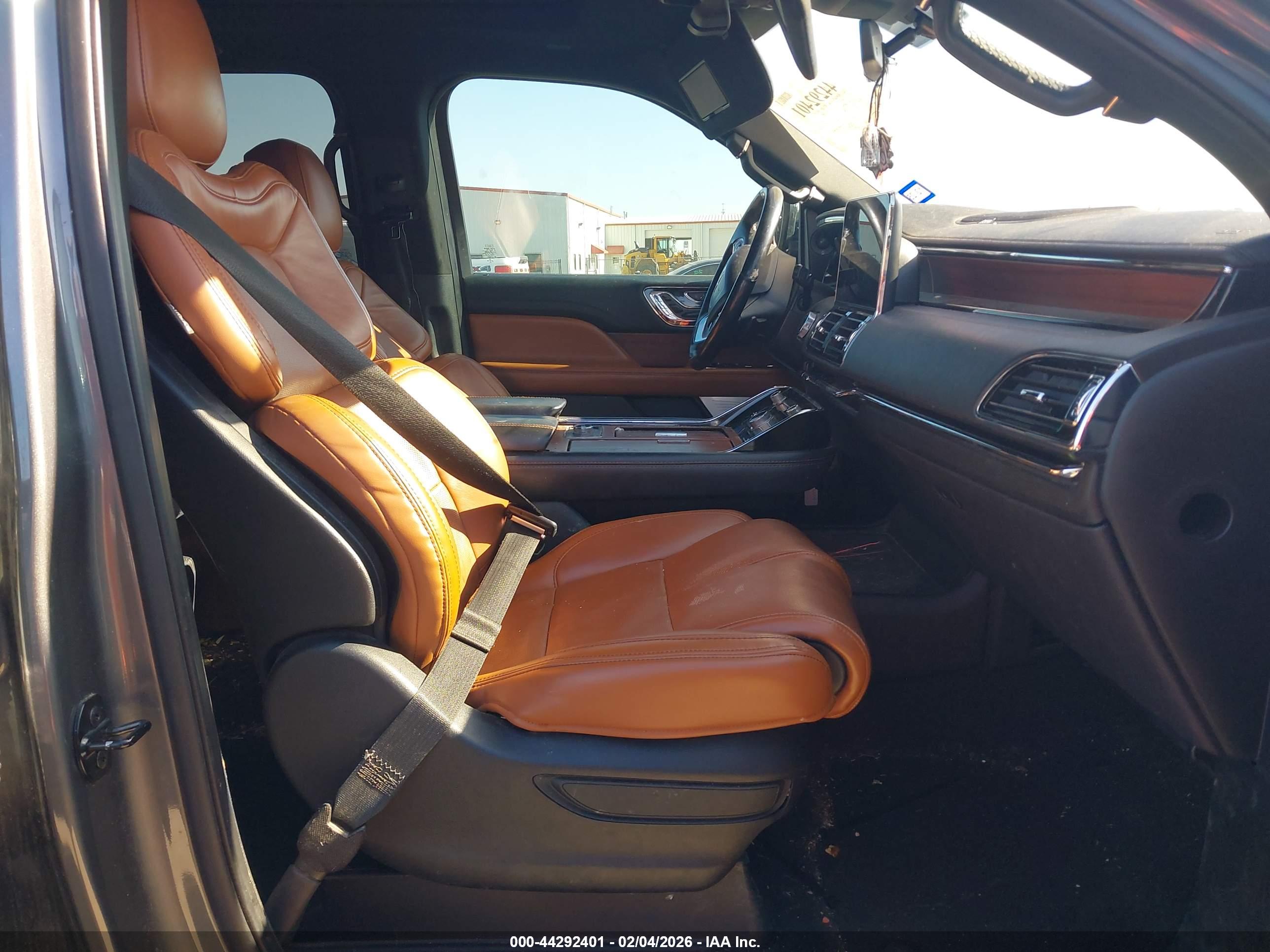 LINCOLN NAVIGATOR image 5