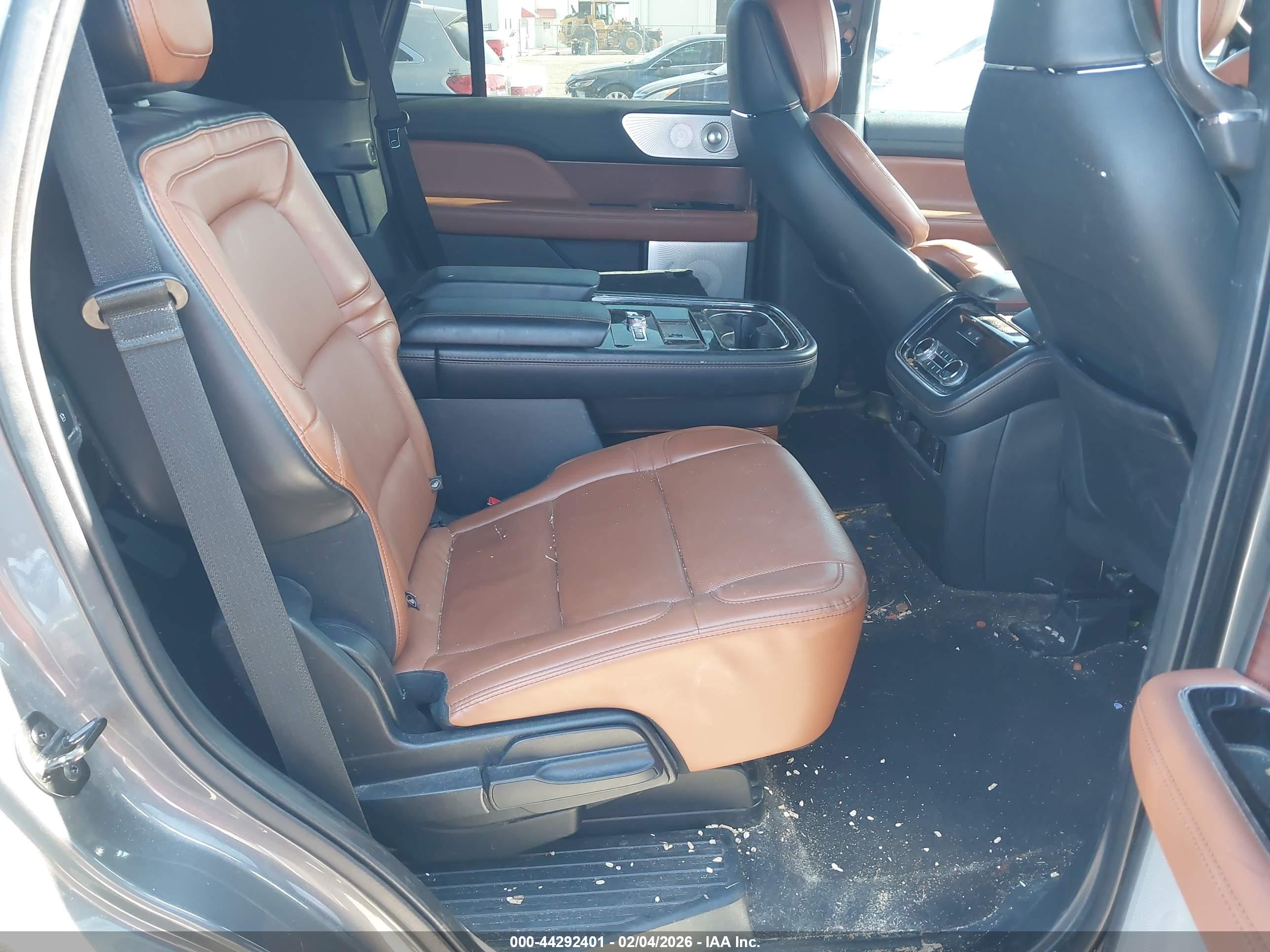 LINCOLN NAVIGATOR image 8