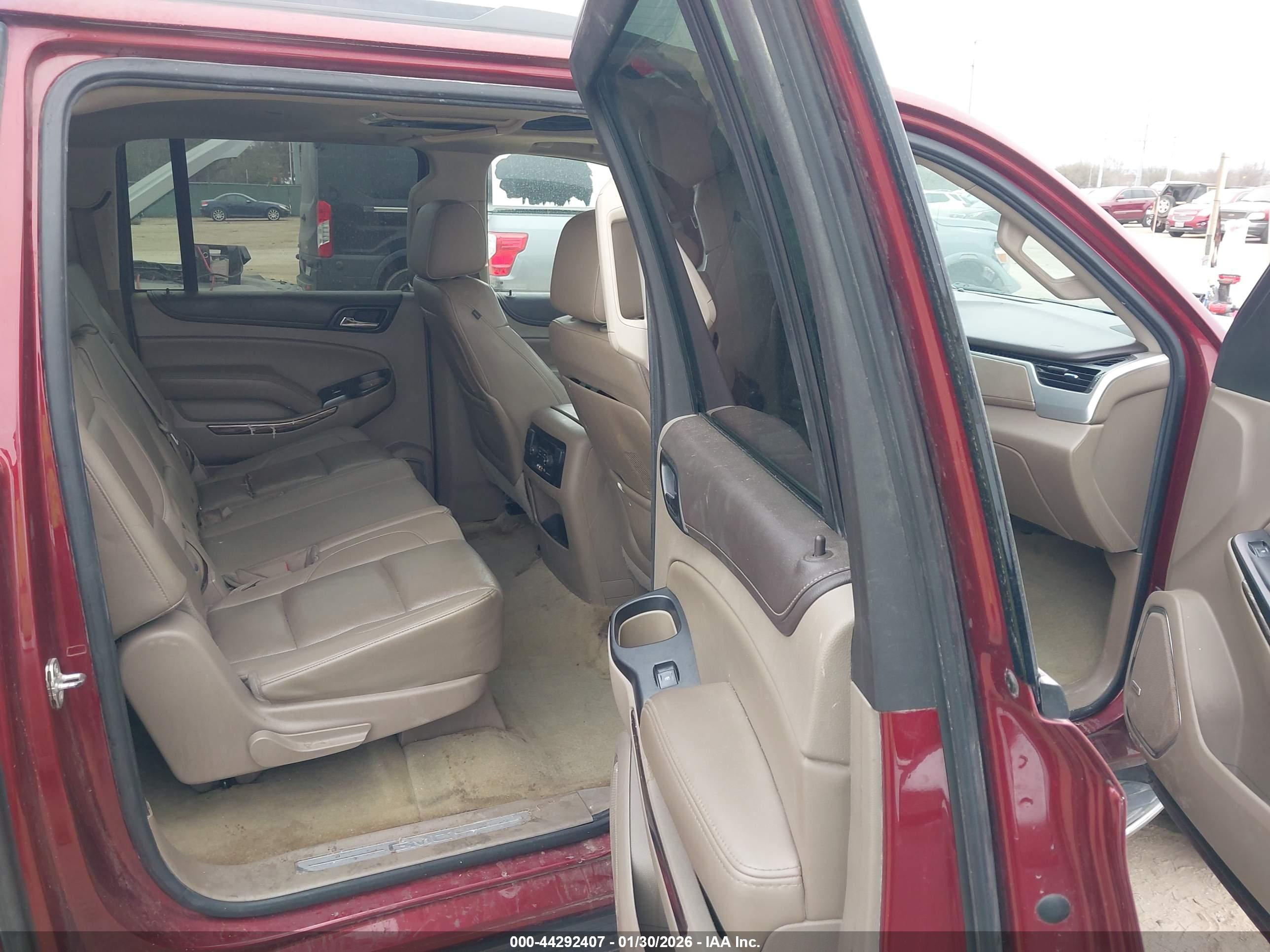 GMC YUKON image 8