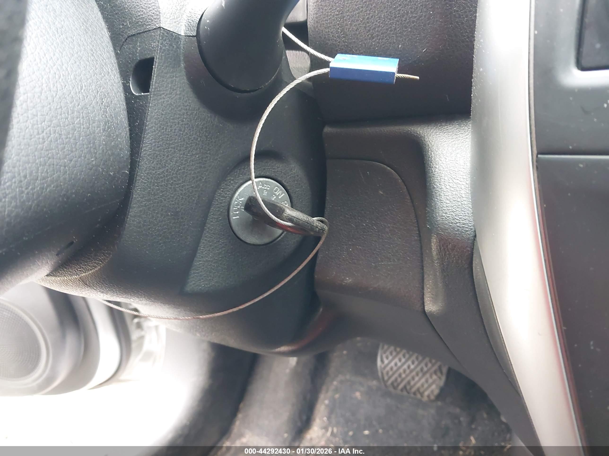 NISSAN VERSA image 11