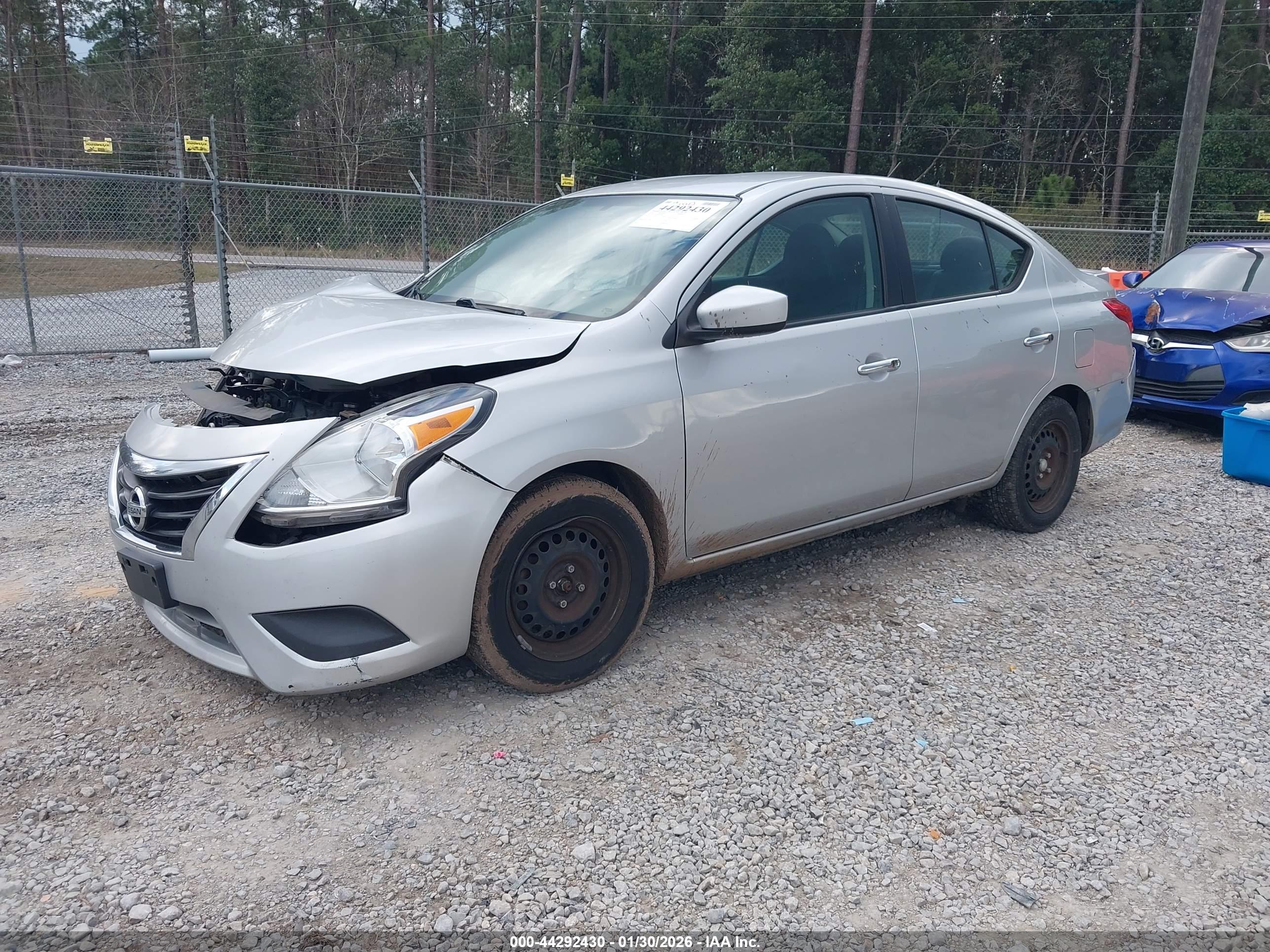 NISSAN VERSA image 2