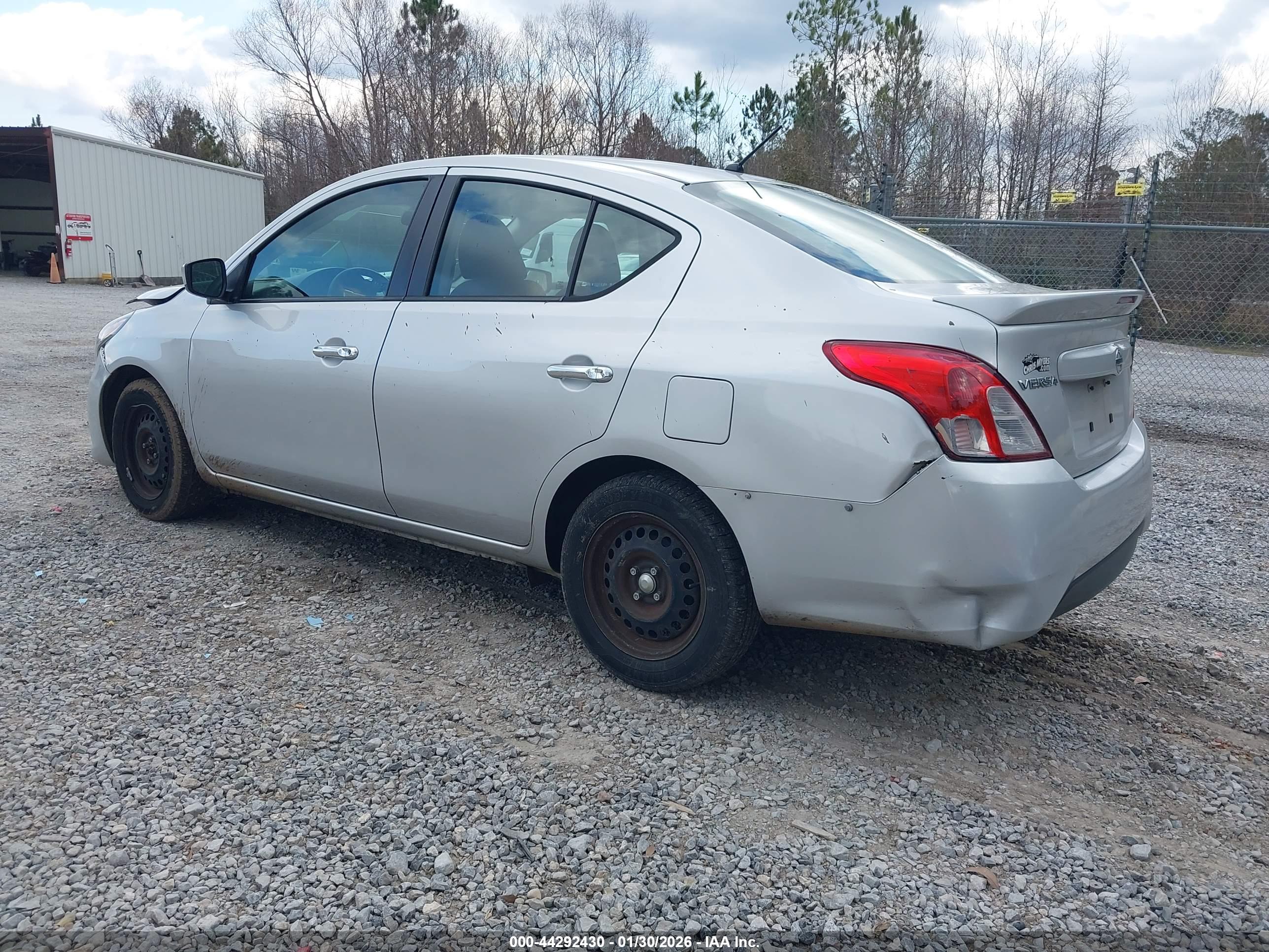 NISSAN VERSA image 3