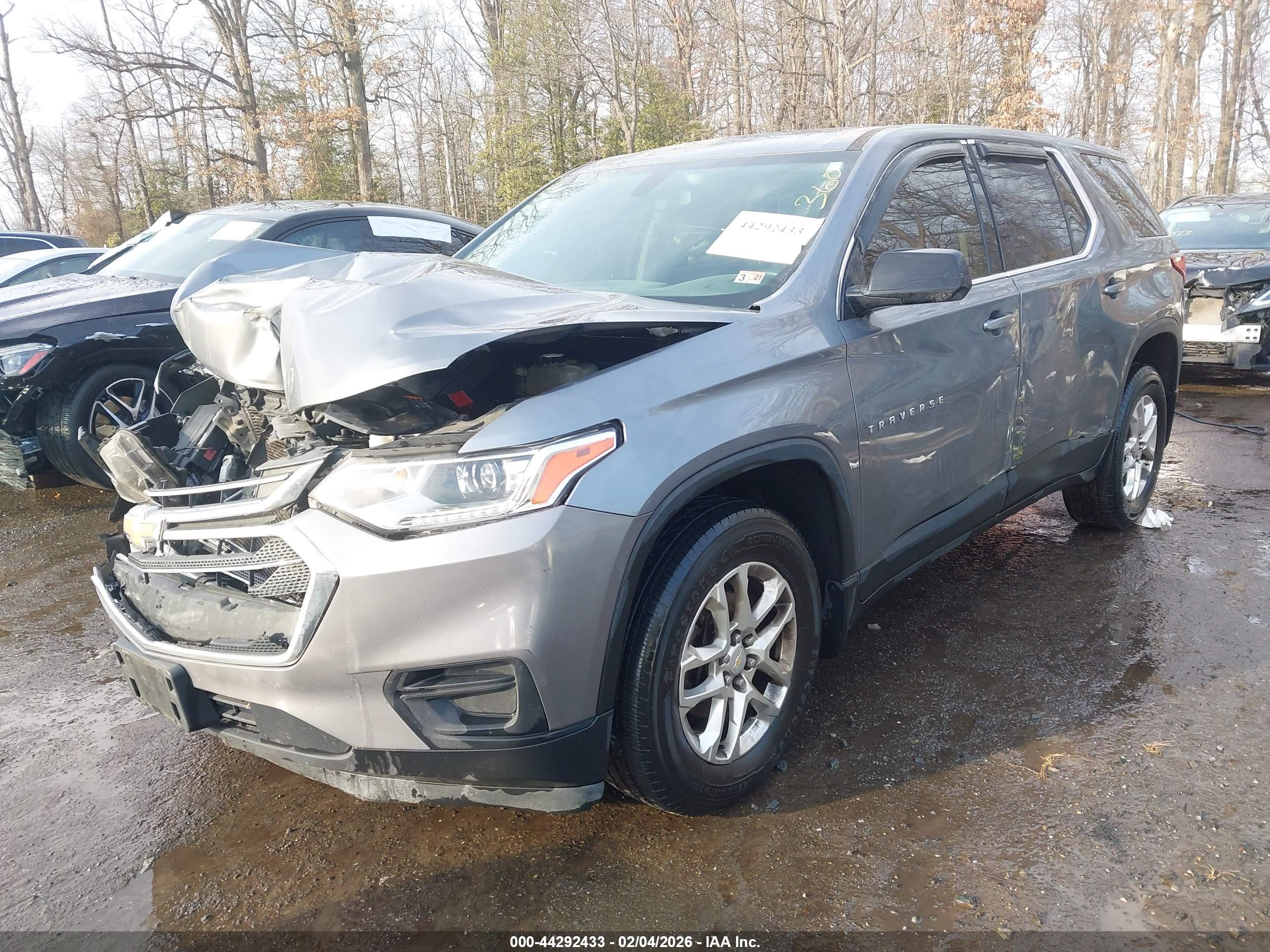 CHEVROLET TRAVERSE image 2