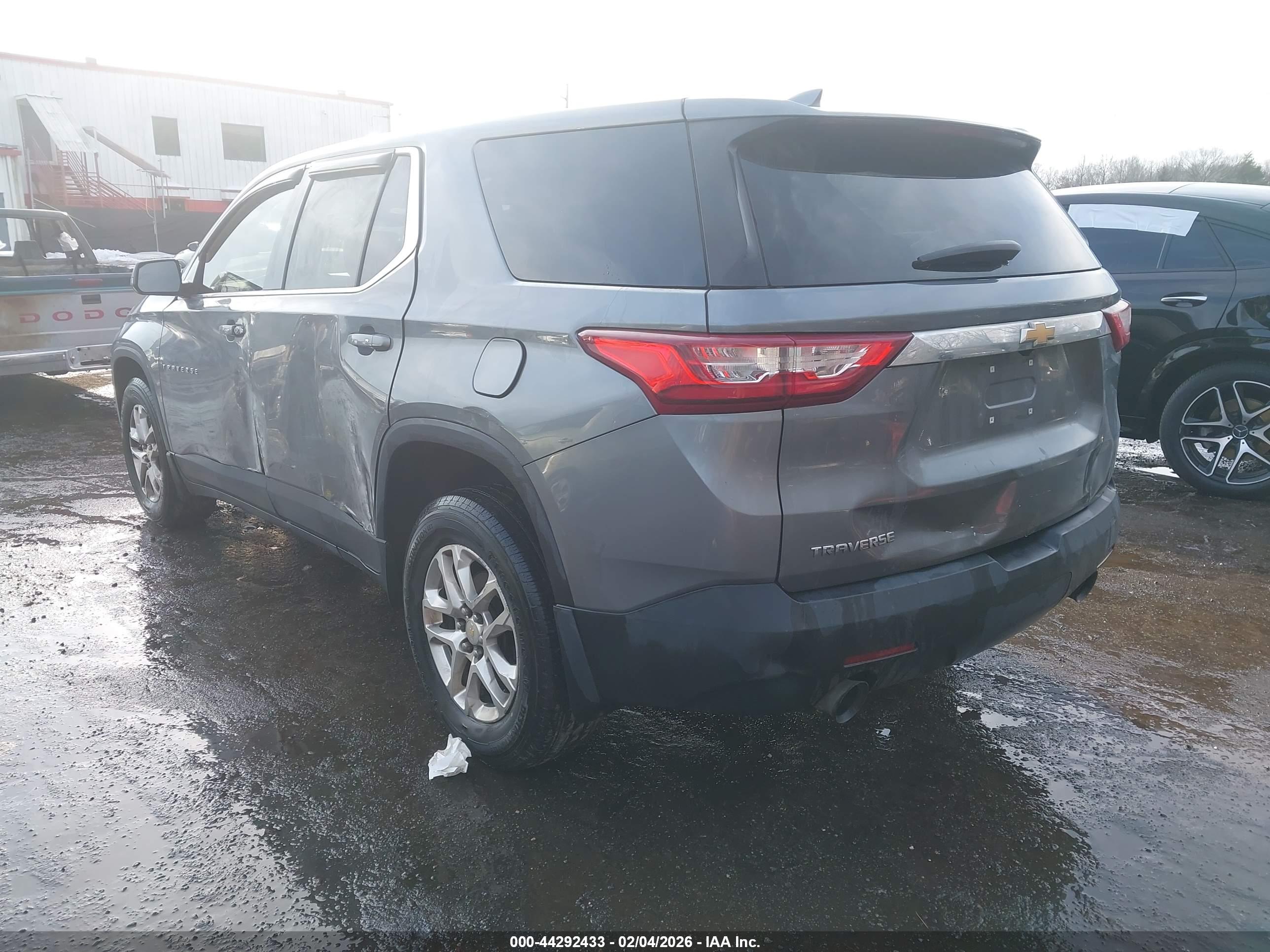 CHEVROLET TRAVERSE image 3