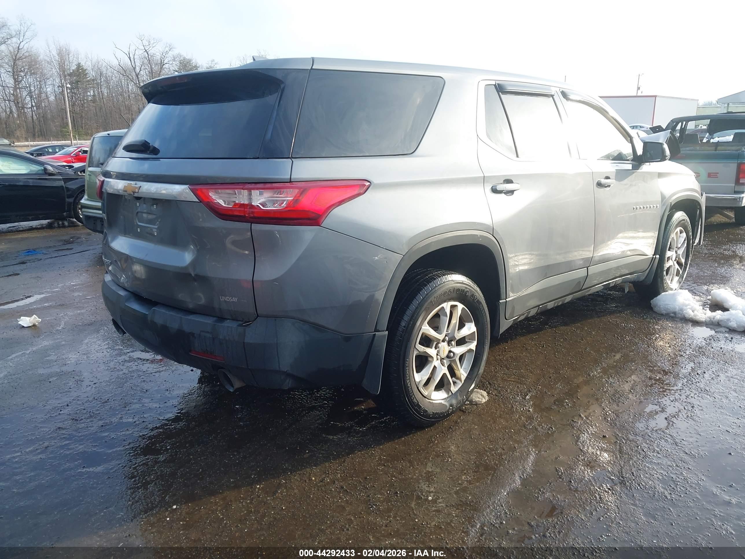 CHEVROLET TRAVERSE image 4