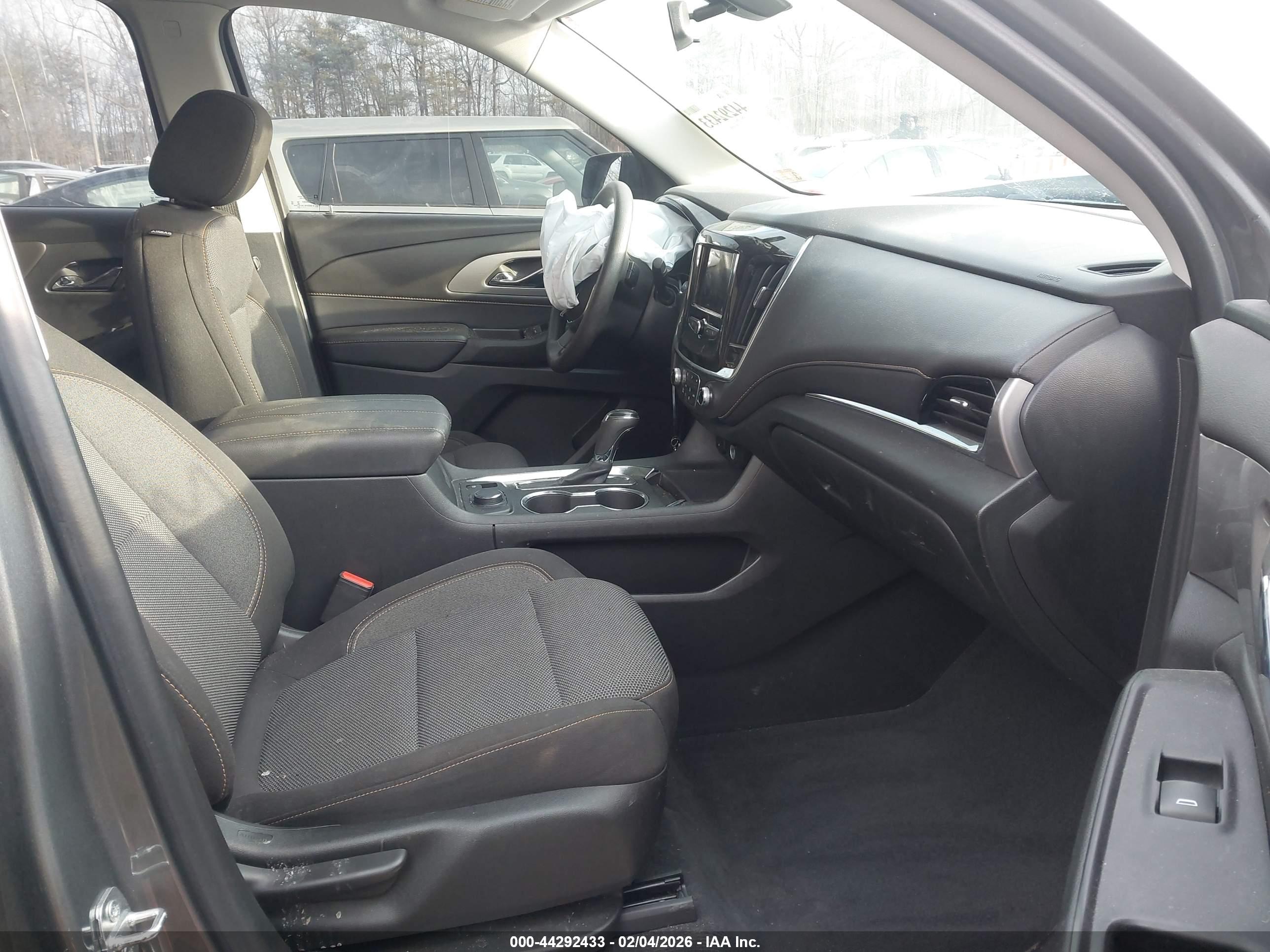 CHEVROLET TRAVERSE image 5