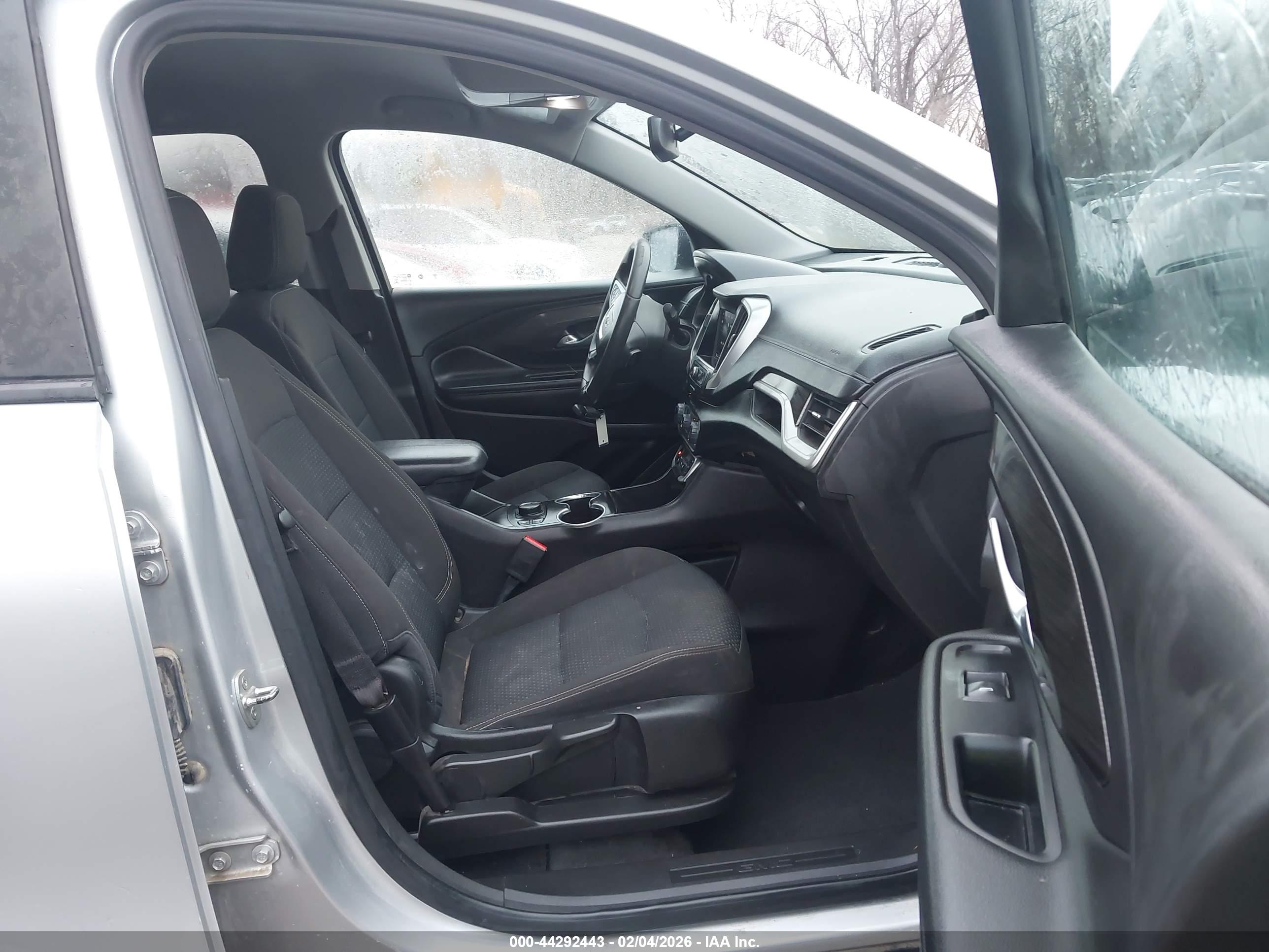 GMC TERRAIN image 5