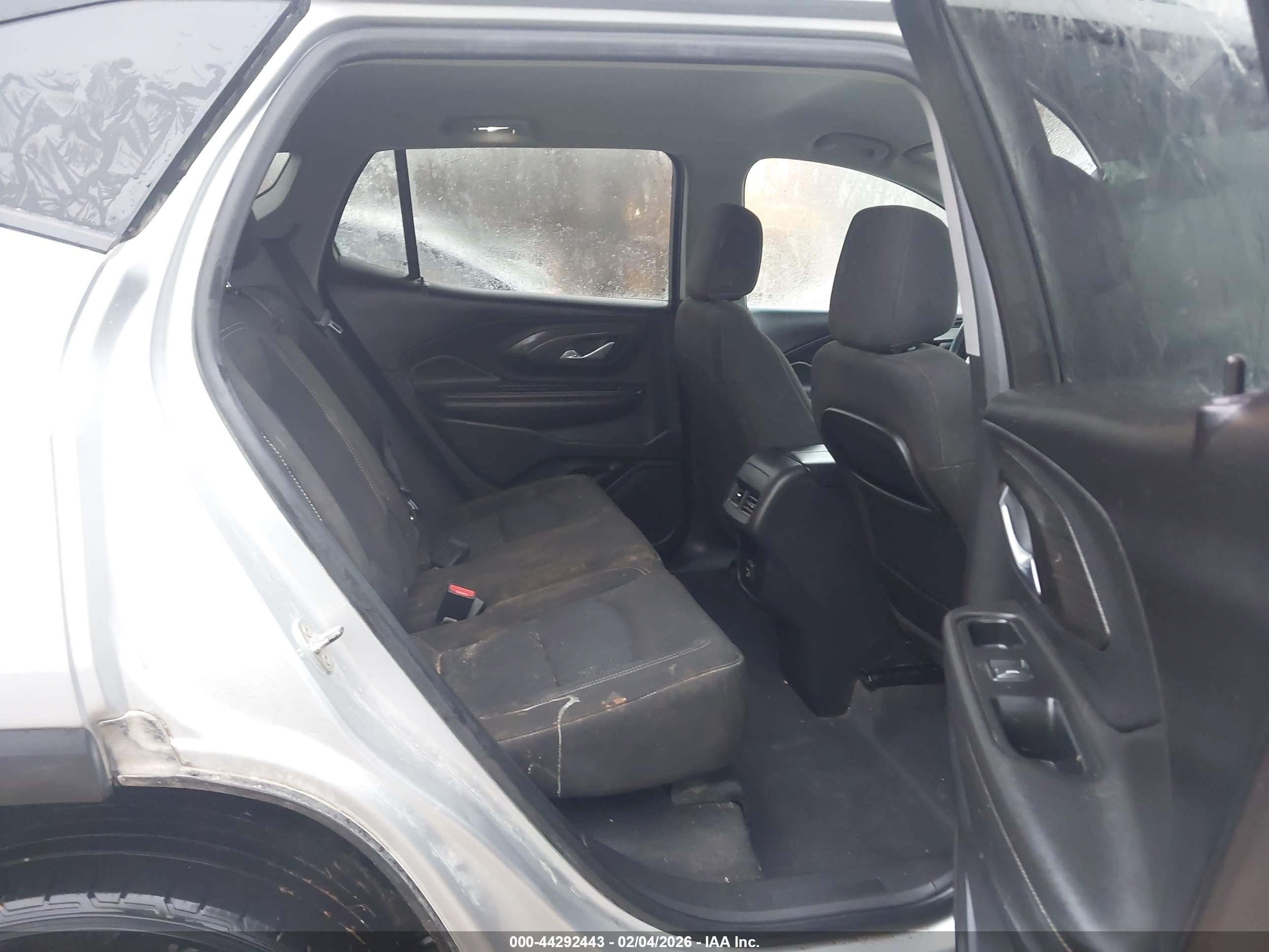 GMC TERRAIN image 8