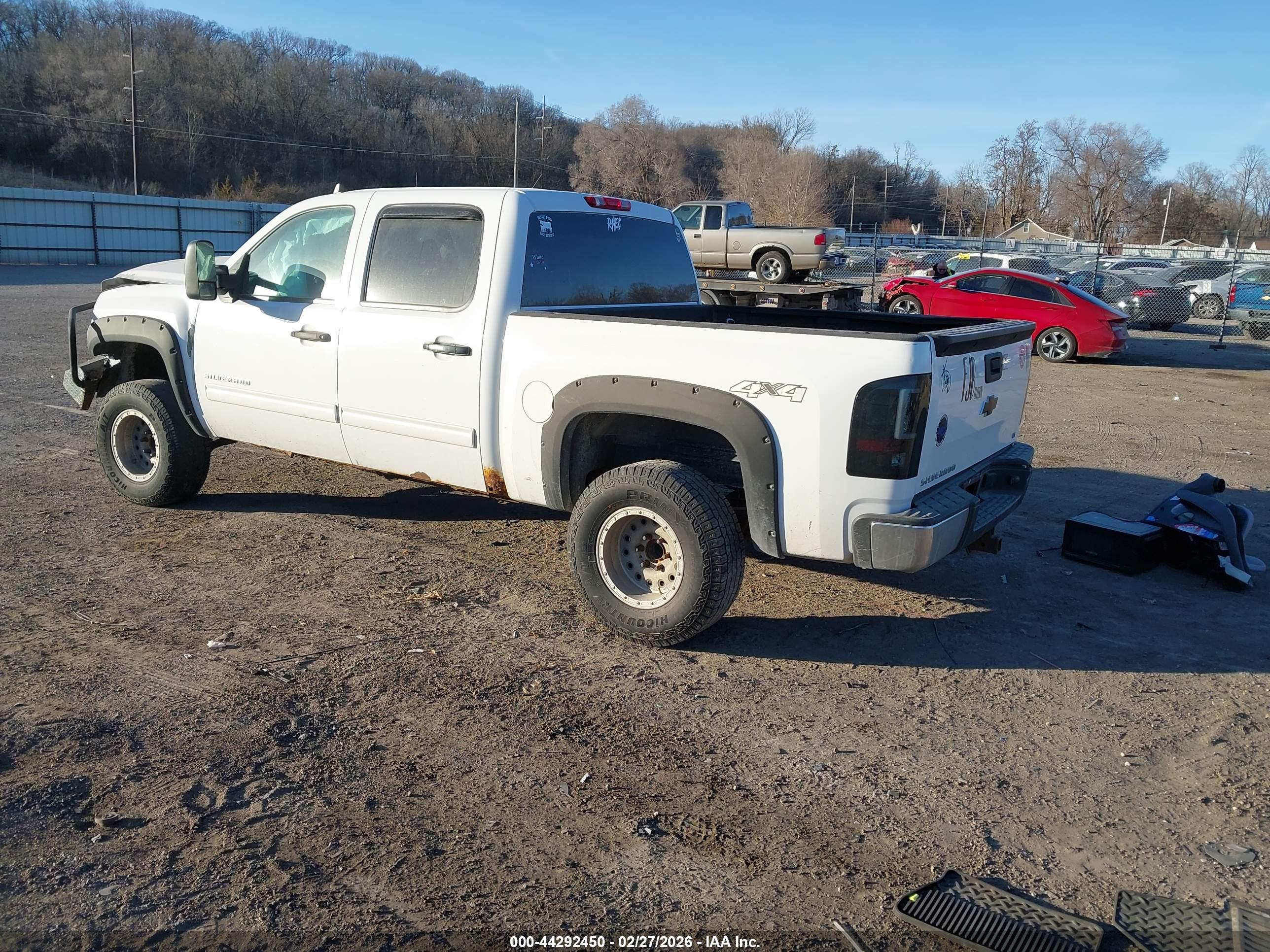 CHEVROLET SILVERADO image 3